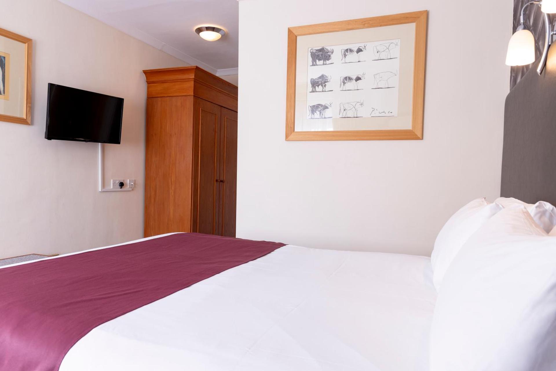 Roebuck by Greene King Inns