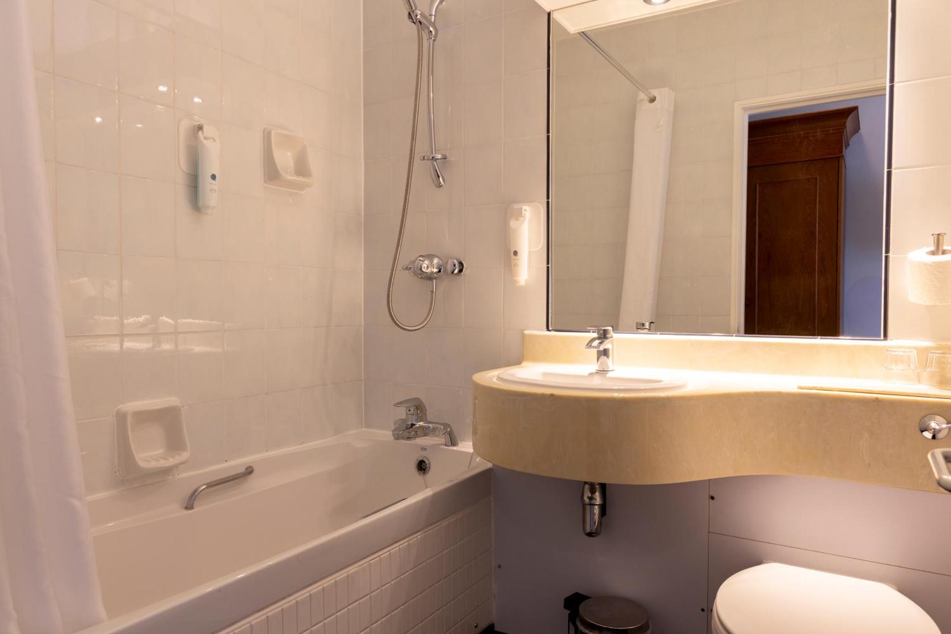 Roebuck by Greene King Inns