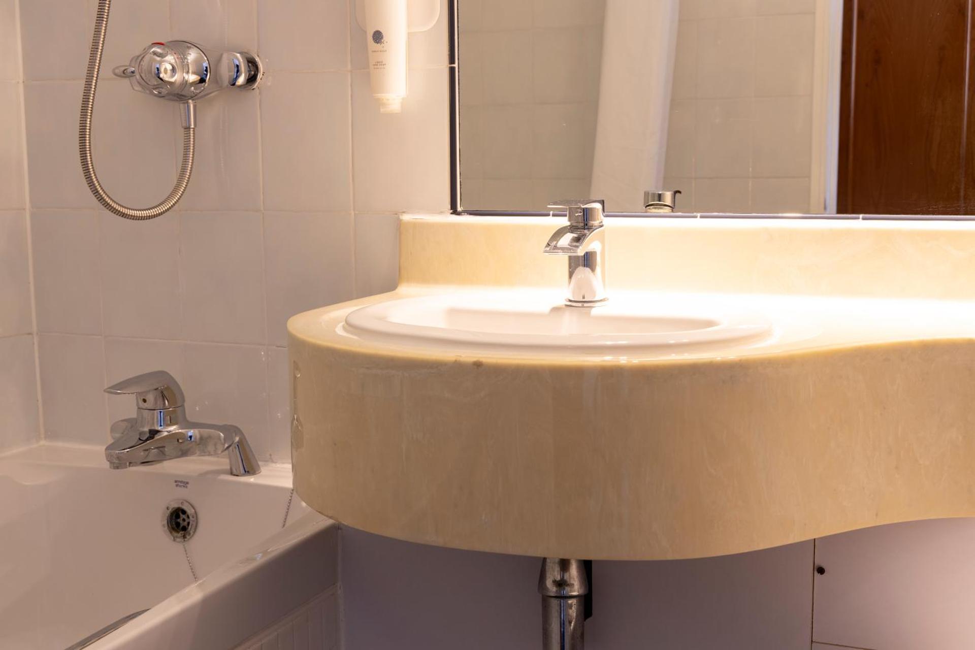 Roebuck by Greene King Inns