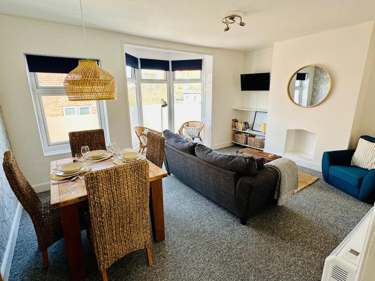 Beautiful apartment, moments from the sea