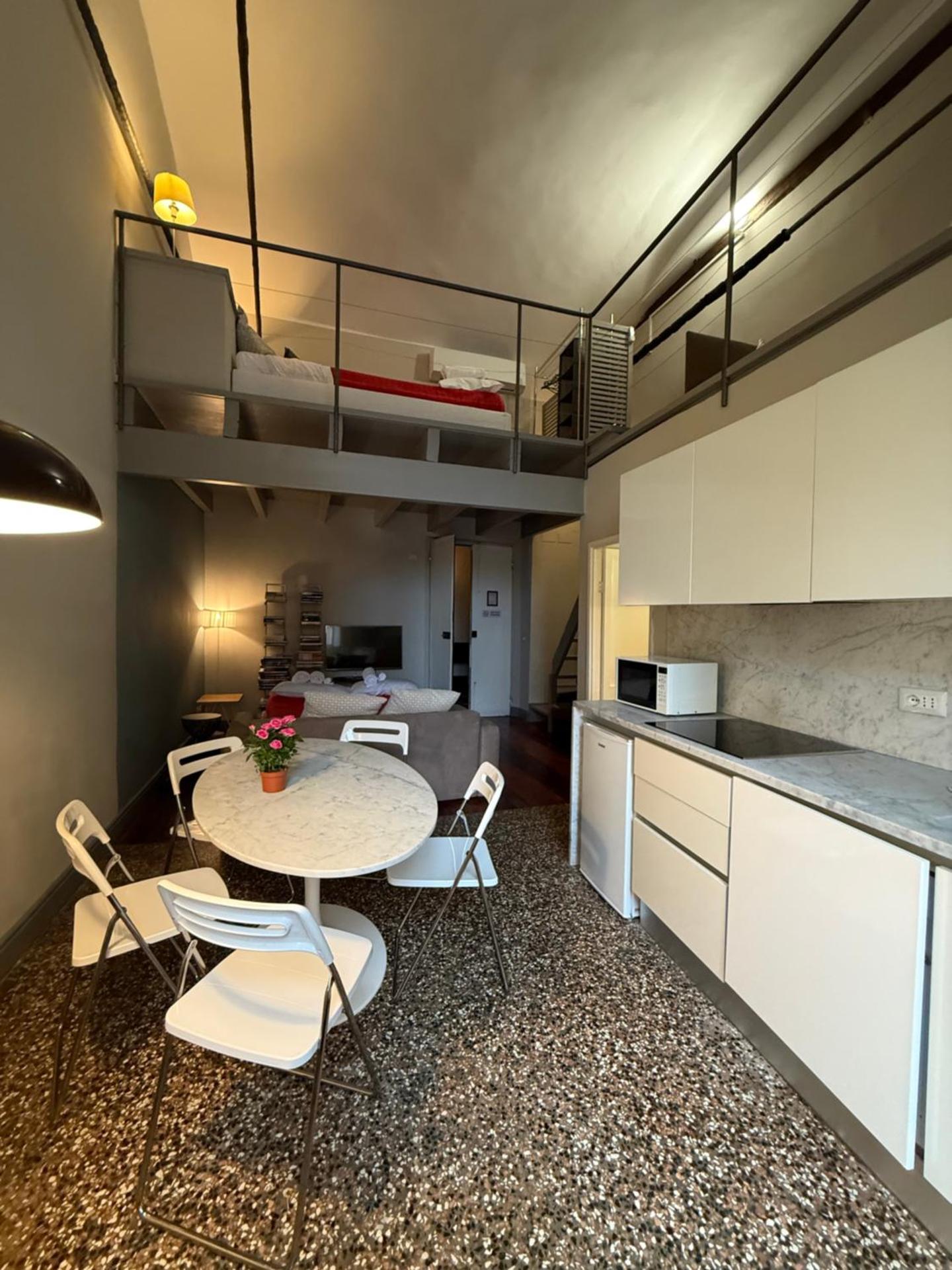 Studio - Split Level (5 Adults)