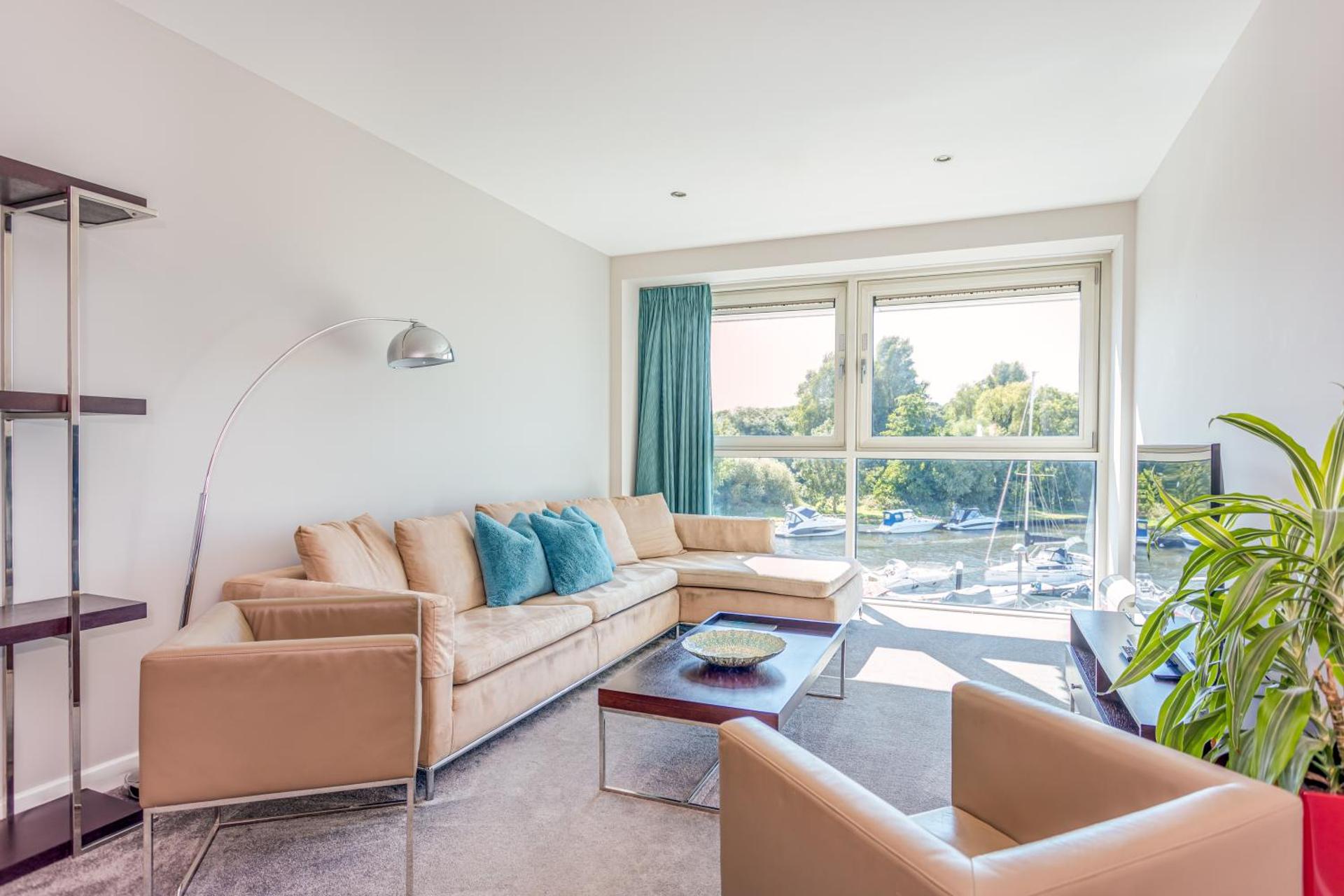 Luxury Apartment with River View 