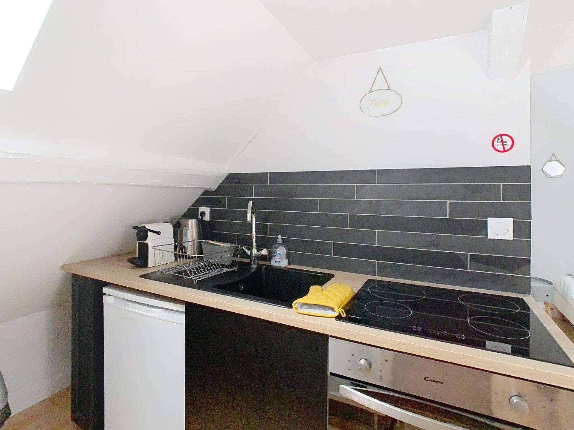 Kitchen or kitchenette