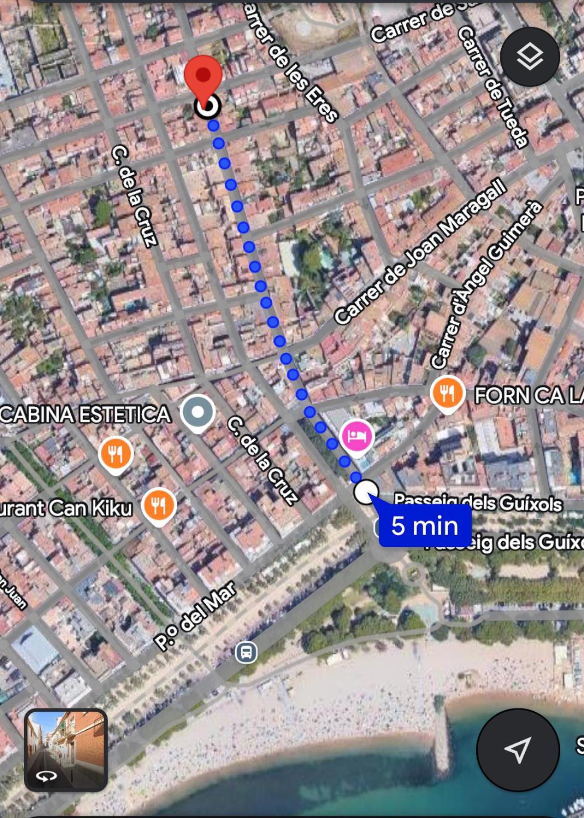 Casa con jardín y barbacoa