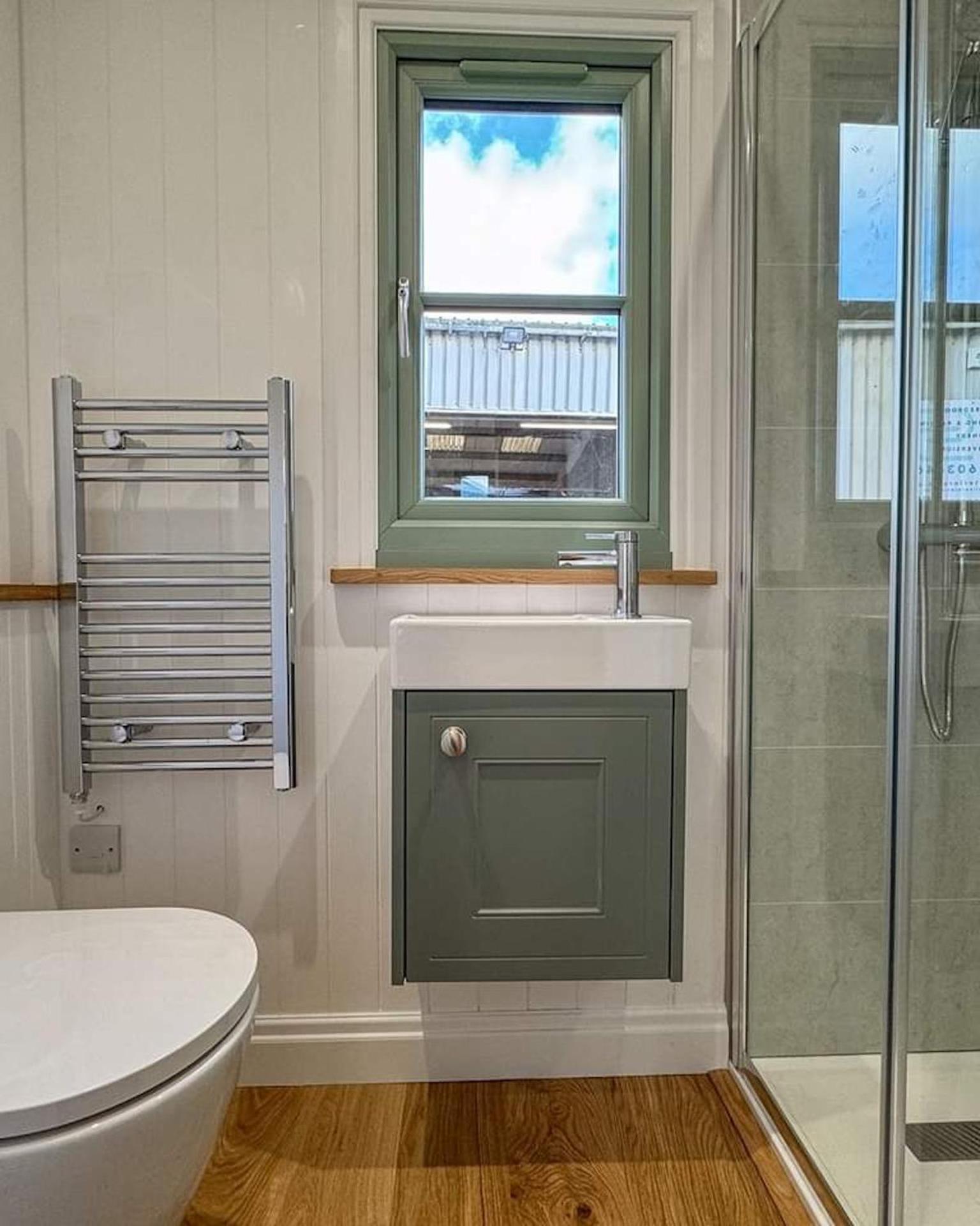 Luxury Shepherds Hut near Glamorgan Coast