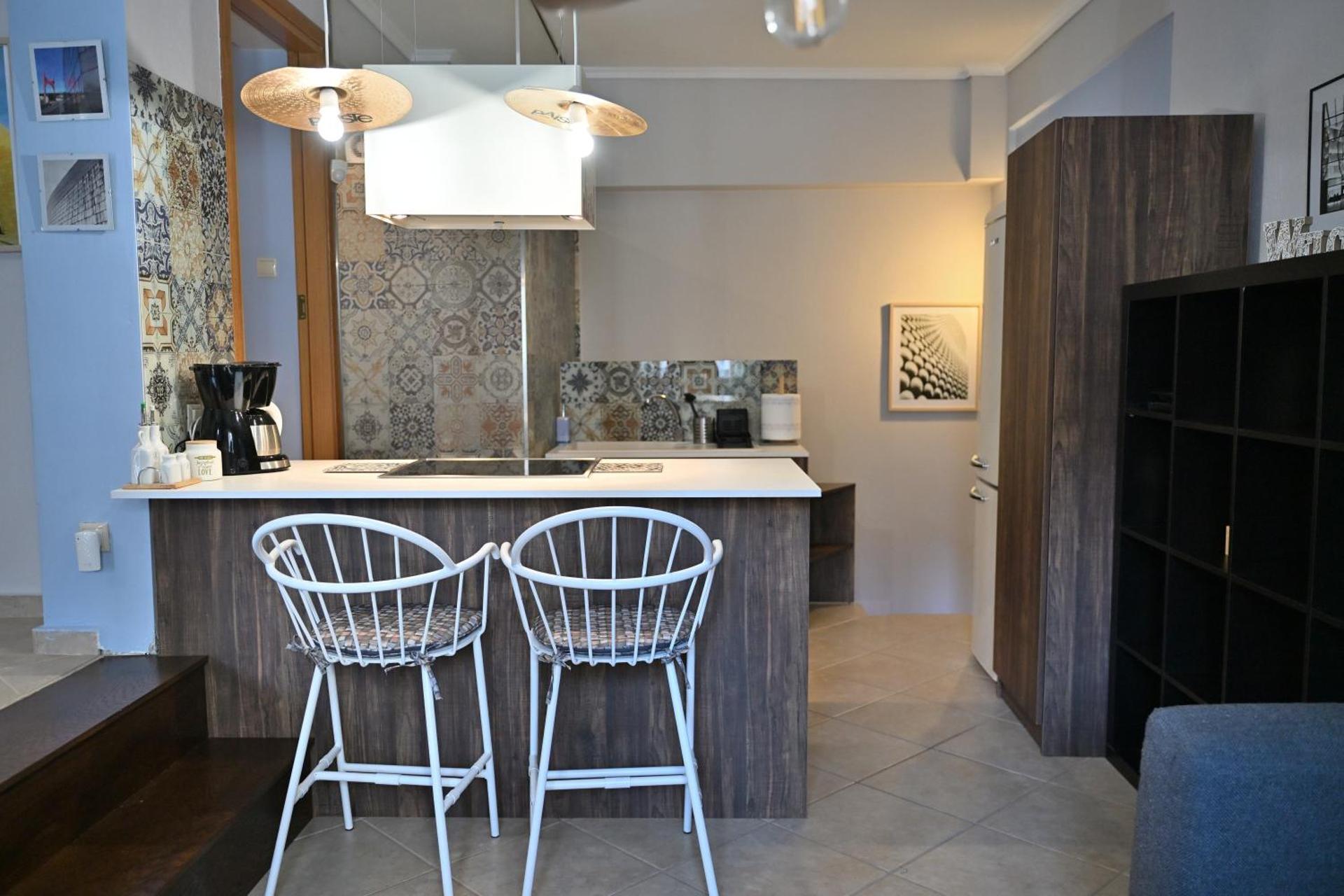 Greg's Cozy Apartment, up to 4 guests in Kalamaria