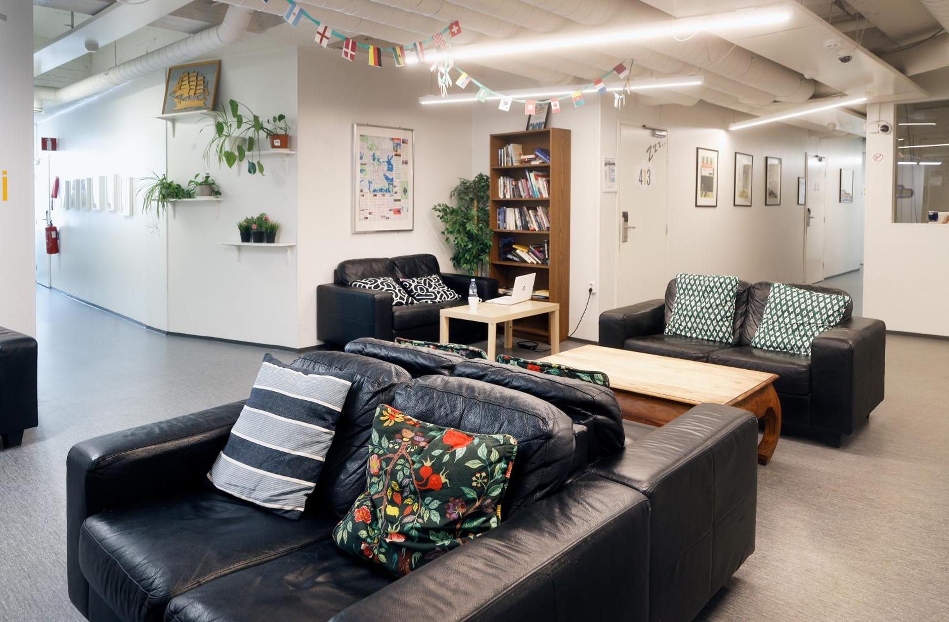 Communal lounge/ TV room