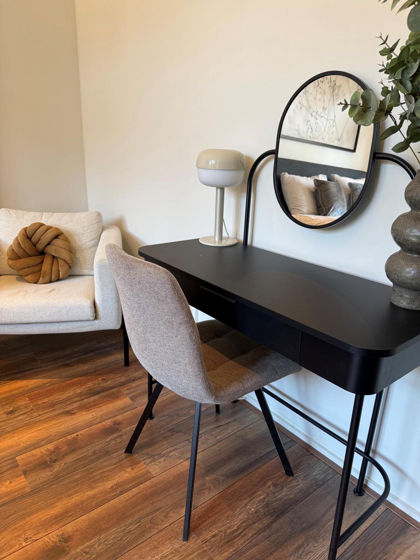 Two-Bedroom Deluxe Apartment with Balcony