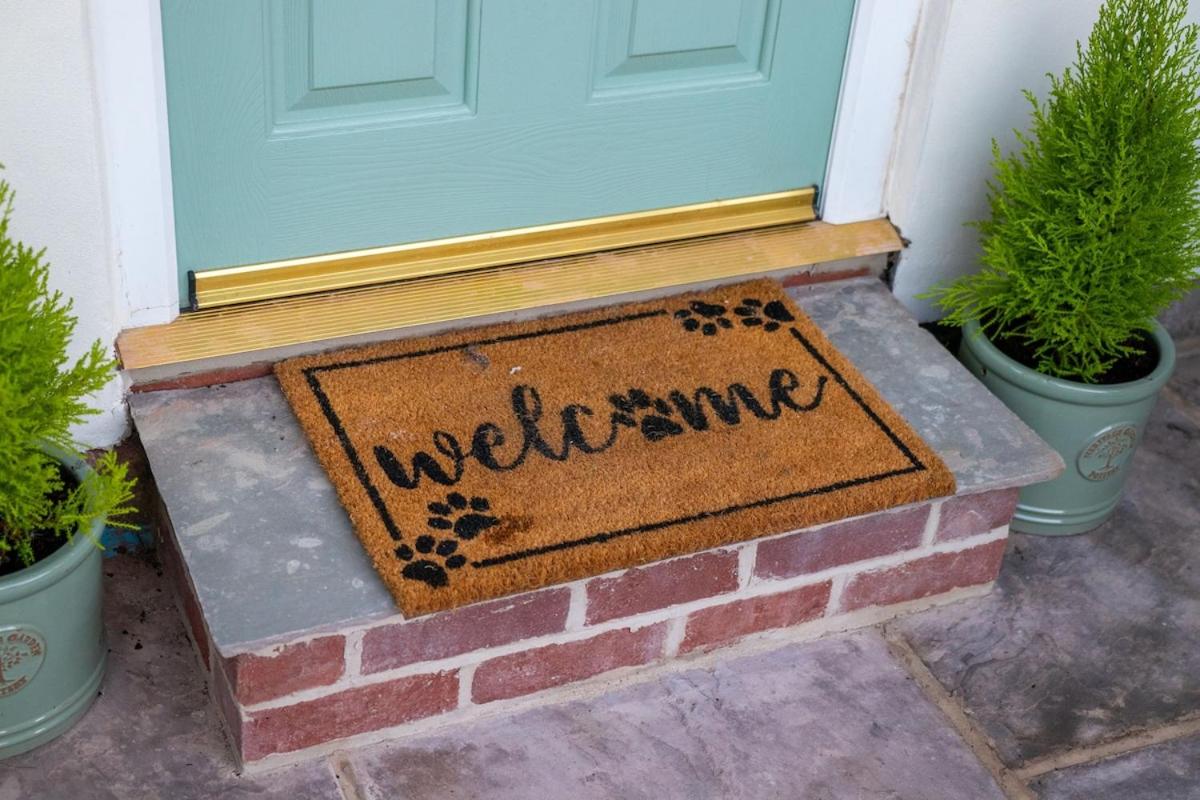 The Nest Close to York with Hot Tub