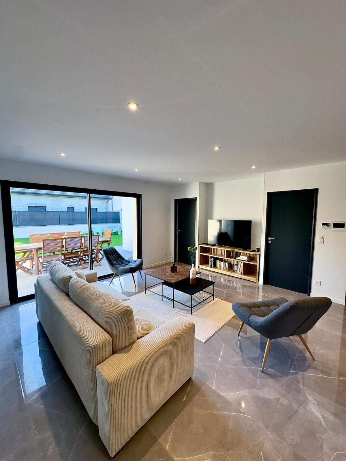 Communal lounge/ TV room