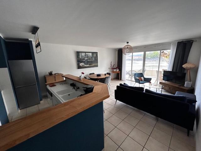 Blue**** Vue exceptionnelle sur le Rhône