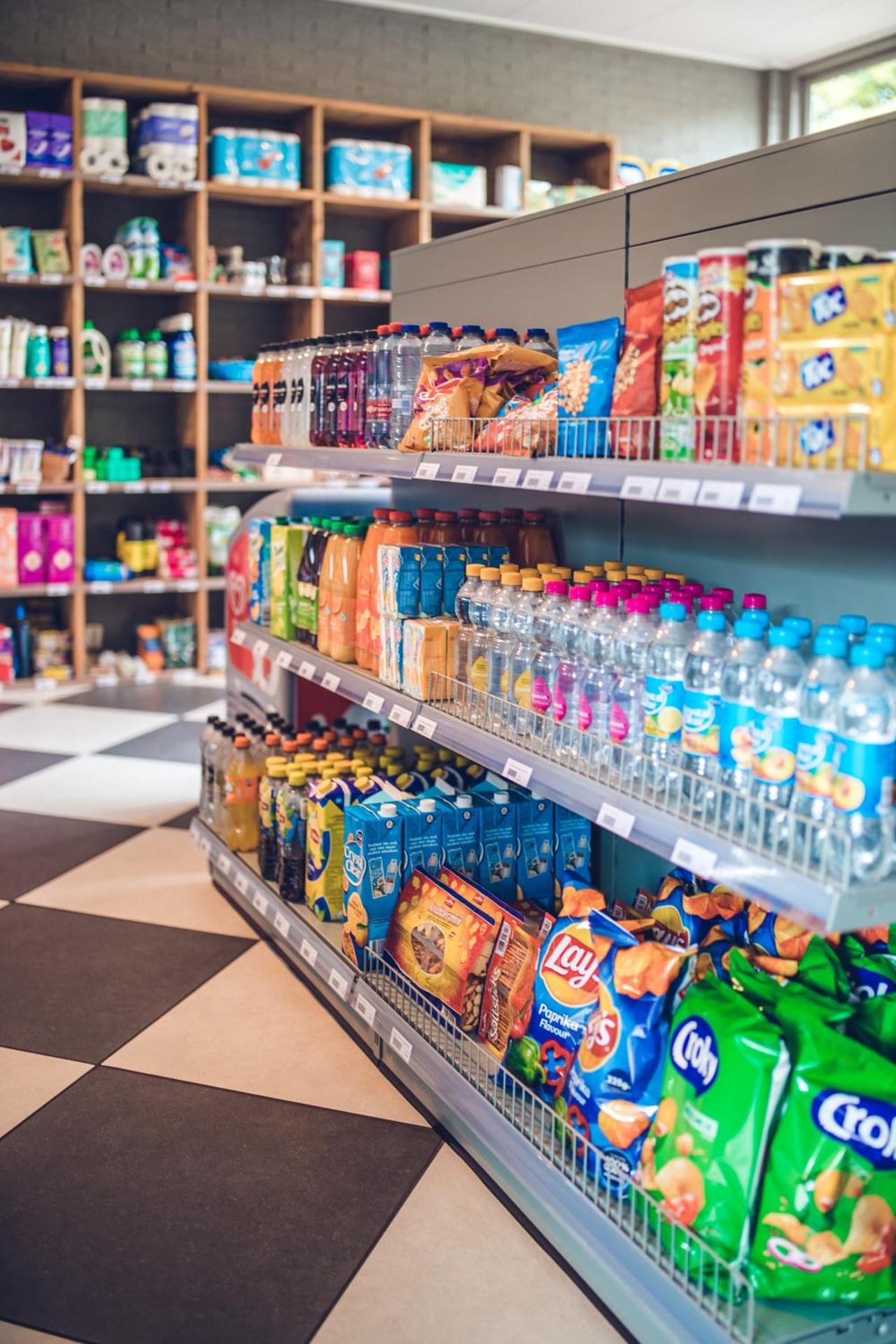 Supermarket/grocery shop