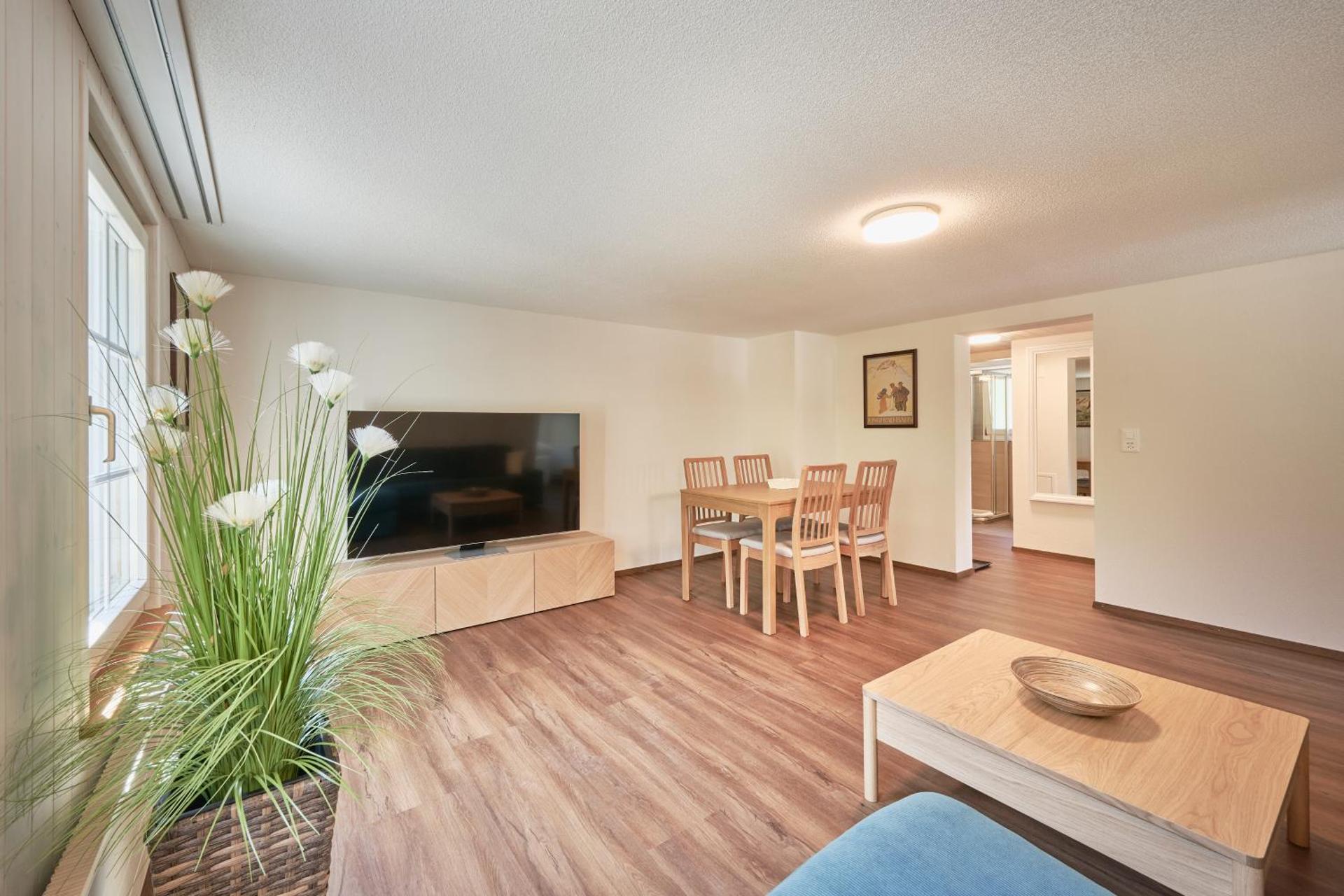 Lauterbrunnen Central 1