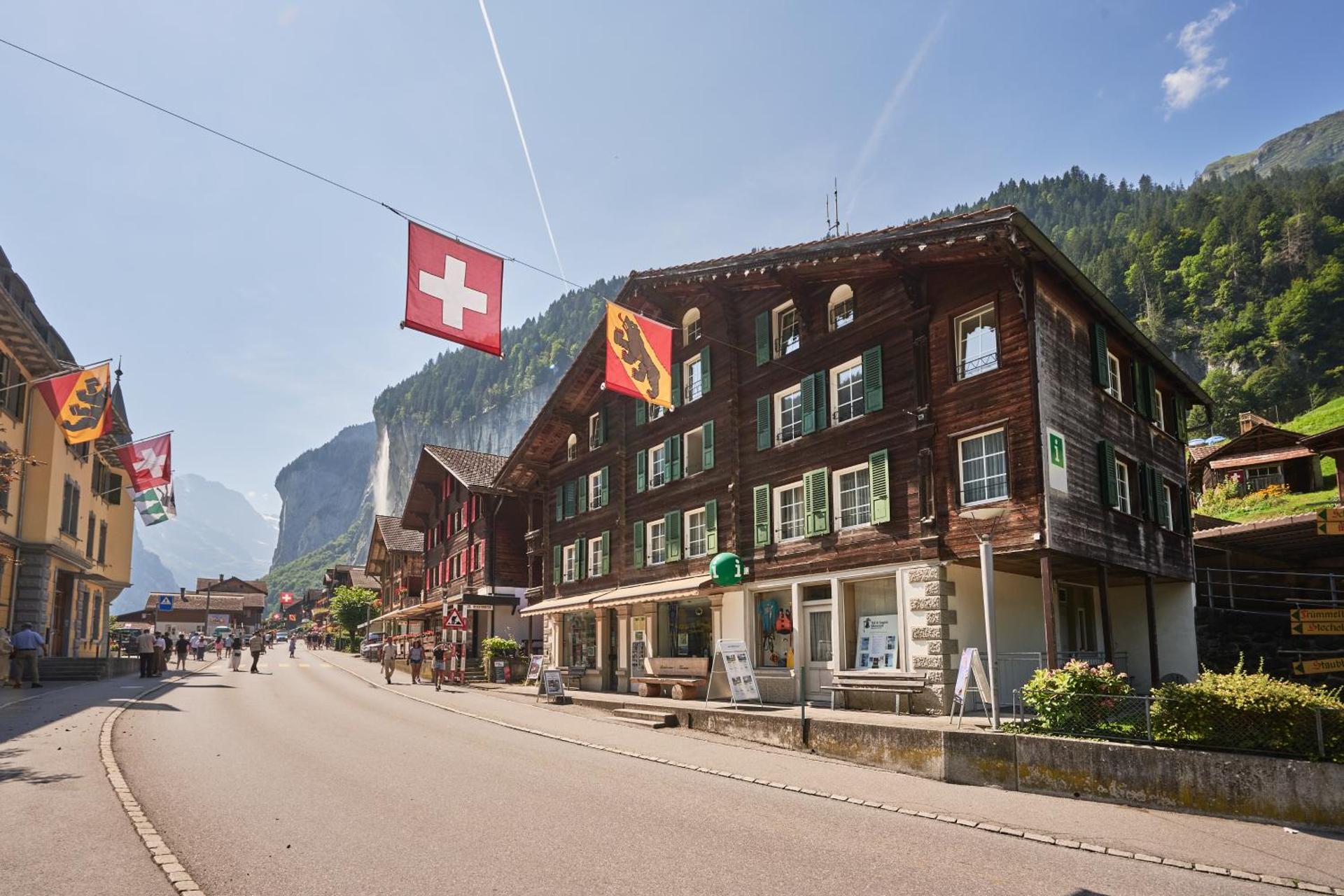 Lauterbrunnen Central 3