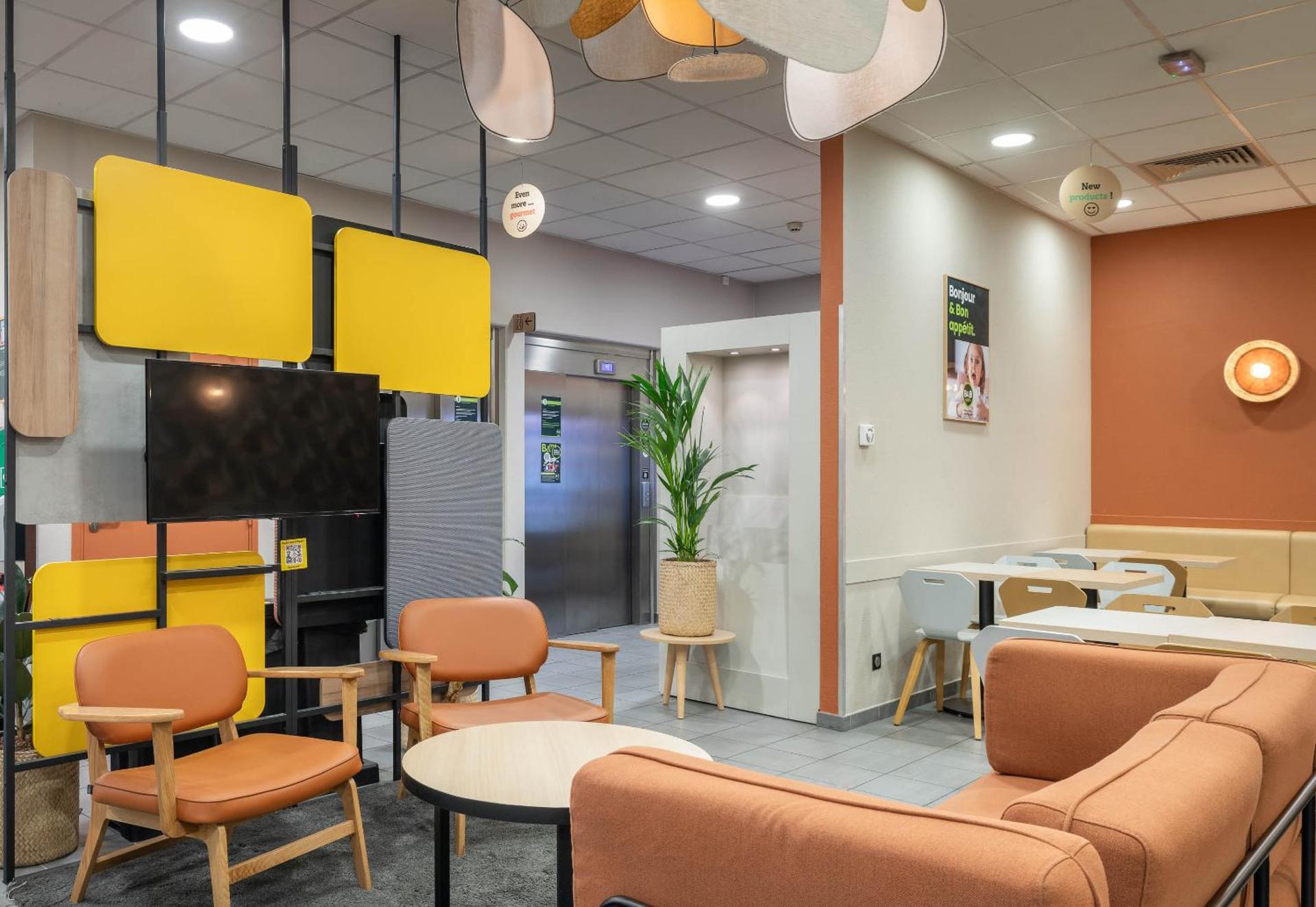 Communal lounge/ TV room