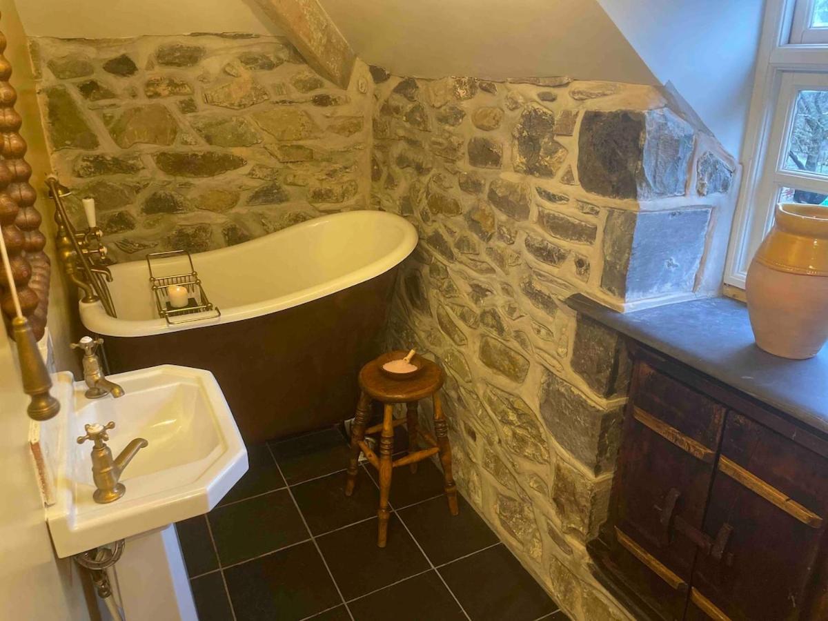 Snowdon Cottage Llanberis Tucked Away In The Mountains Of Snowdonia