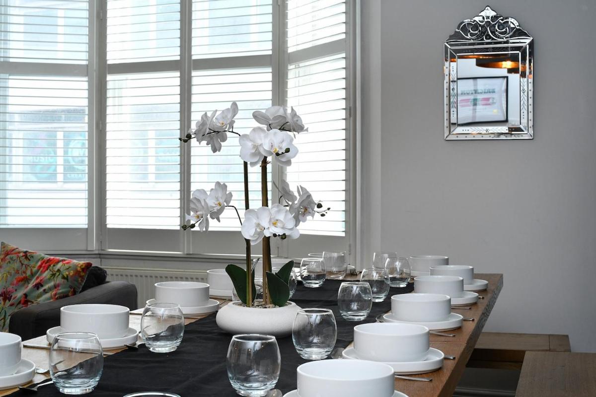 Communal lounge/ TV room