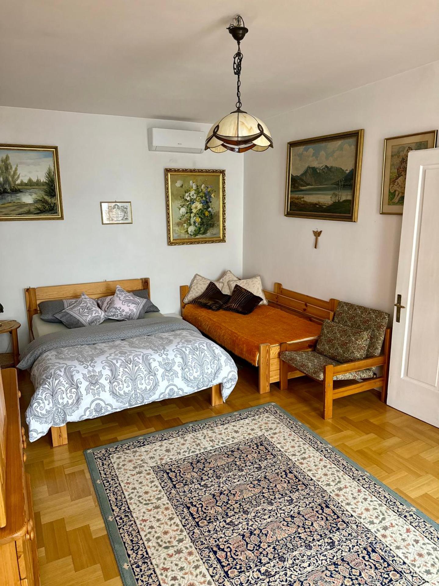 Perfect Remote-Workplace in Sunny Apartment