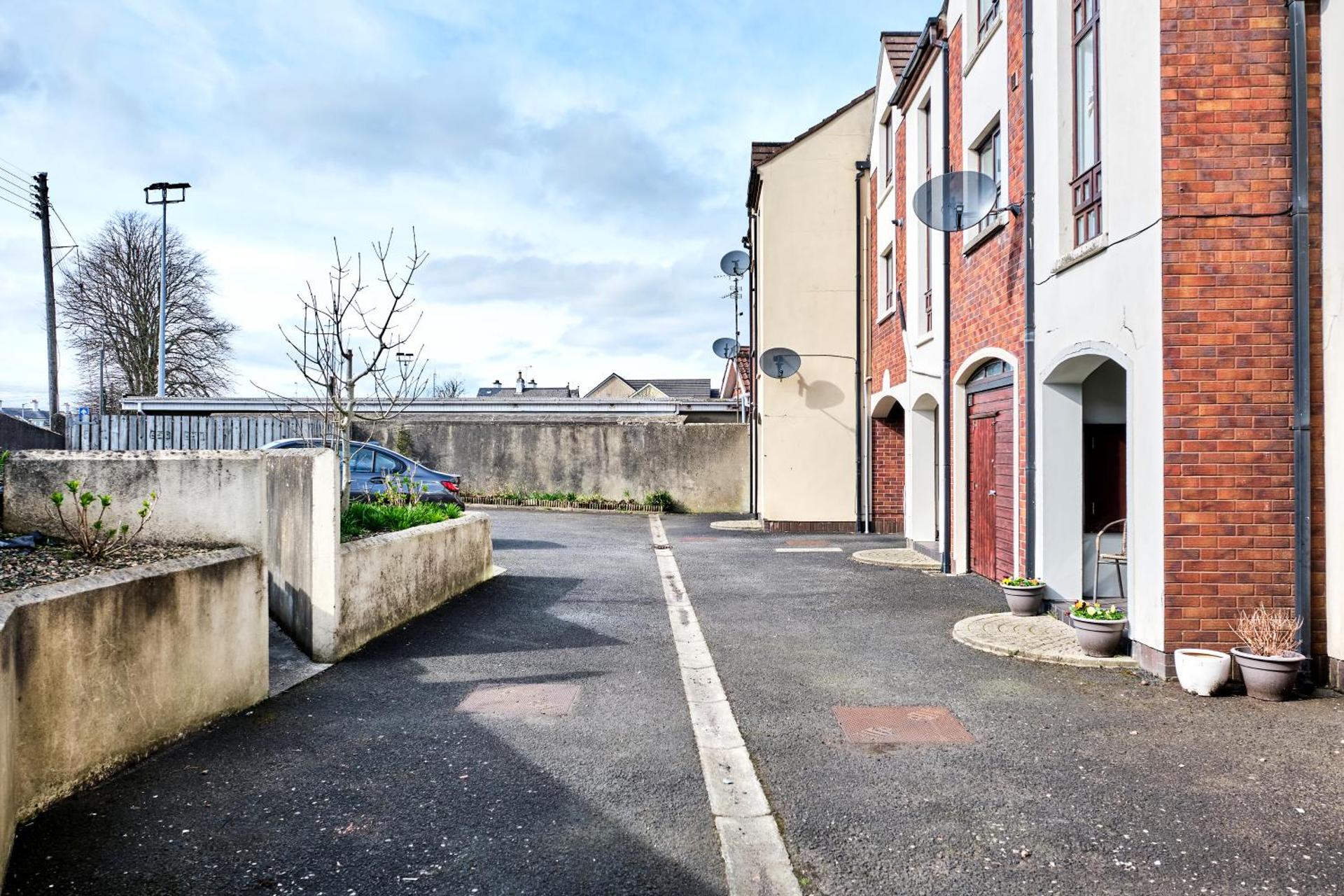 Exclusive Offers l Last-Minute Stay l Sleeps Up to 6 l Conveniently located near town Centre l restaurants l and local attractions l It offers easy access to the stunning Causeway Coast l Coleraine Hideout l WeStayBelfast