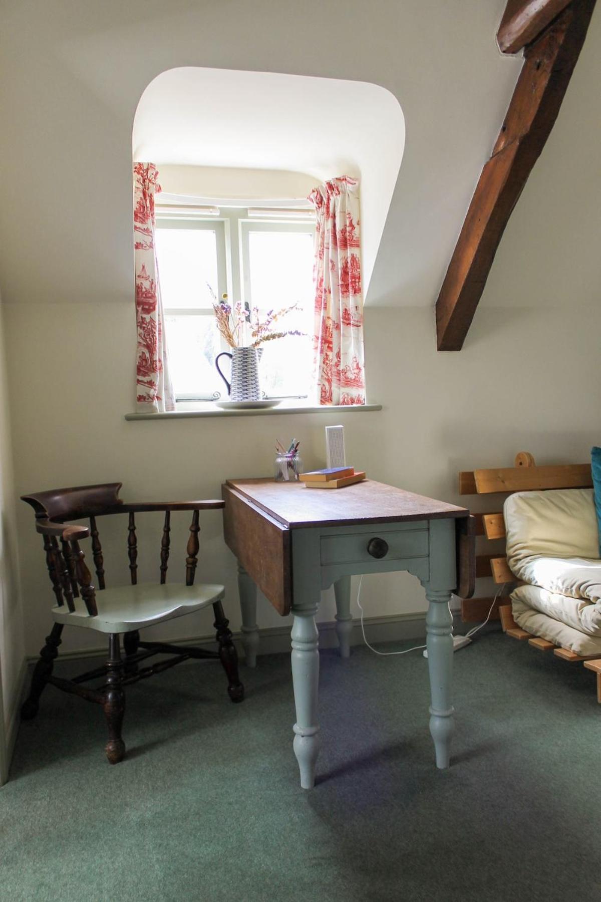 Charming Cotswold stone cottage in the Oxfordshire countryside