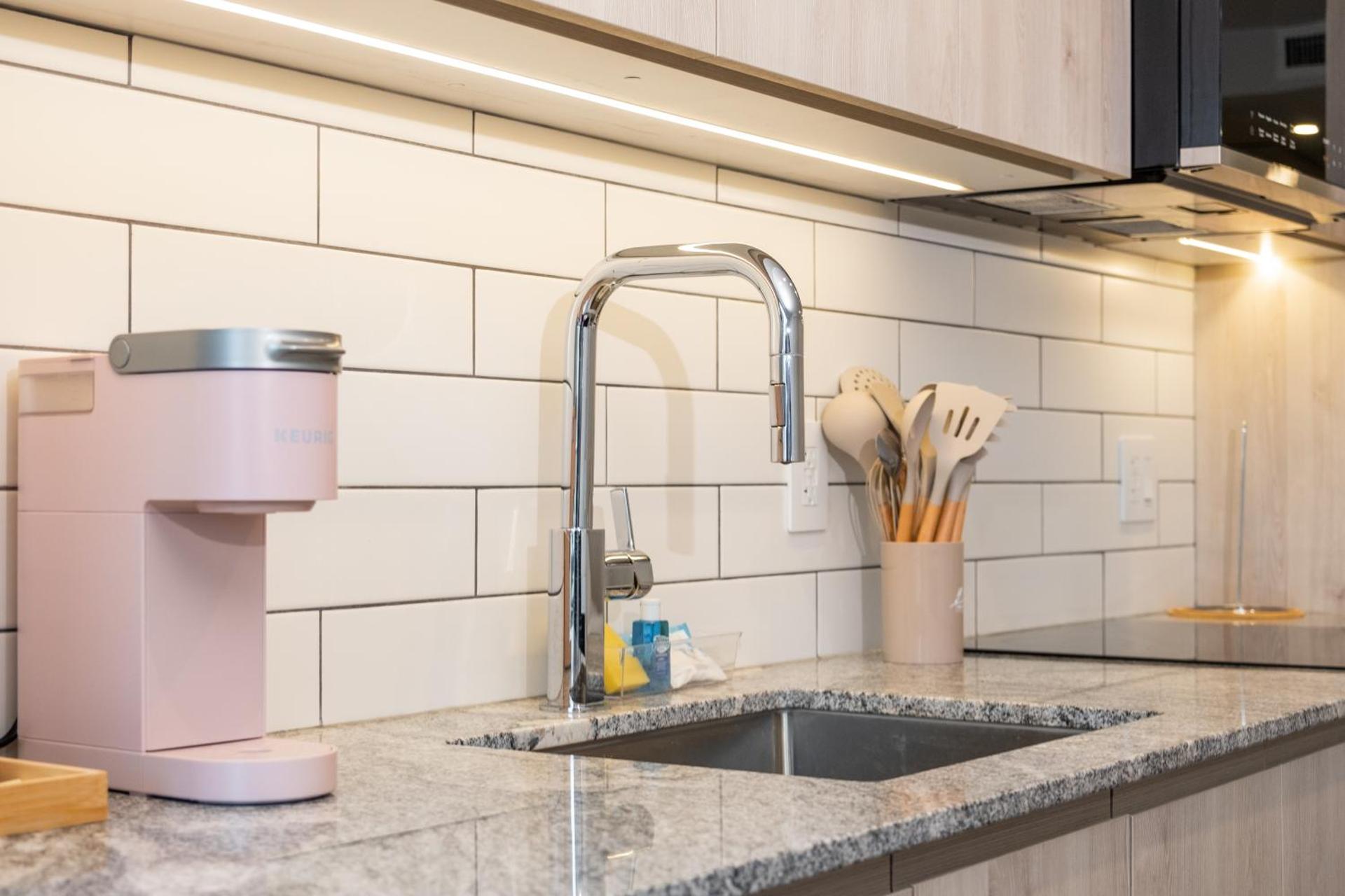 Downtown Center Silverstone Tower I and II Home in Vancouver