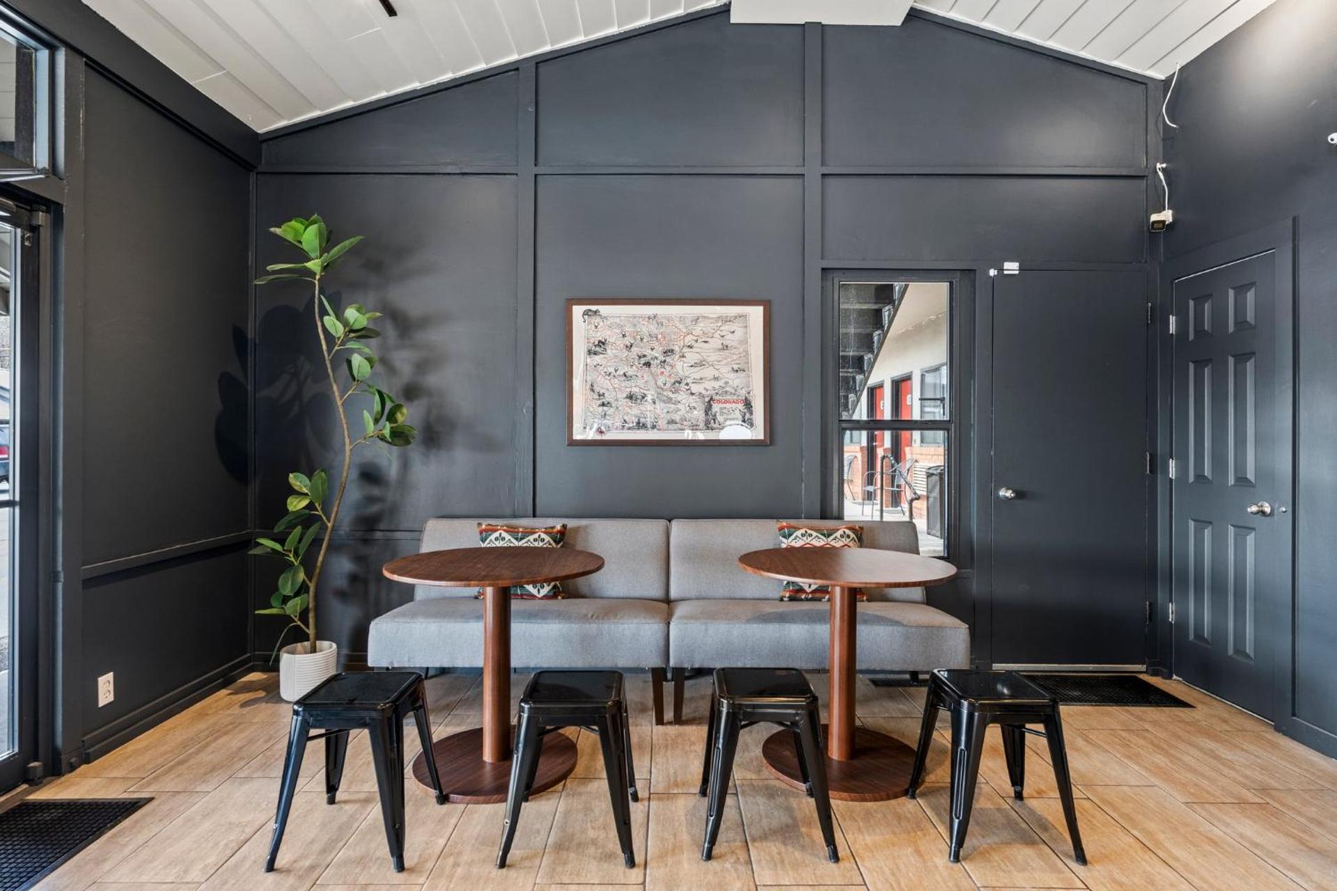 Communal lounge/ TV room