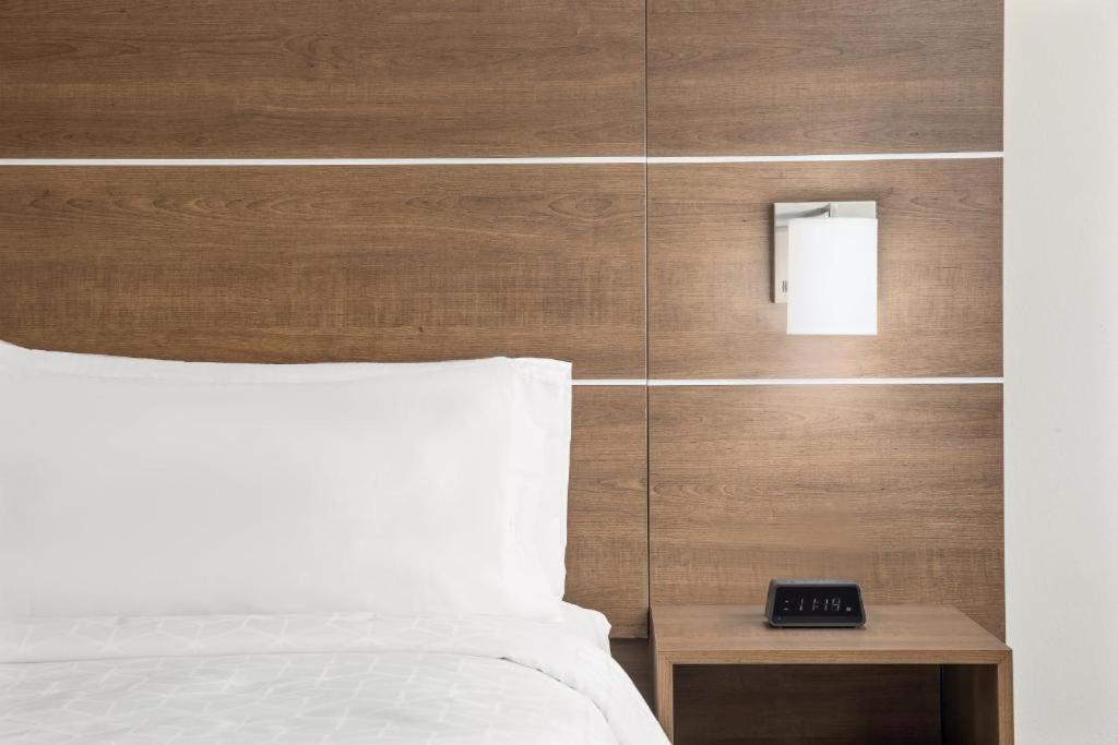 Holiday Inn Express Hotel & Suites Palm Bay by IHG