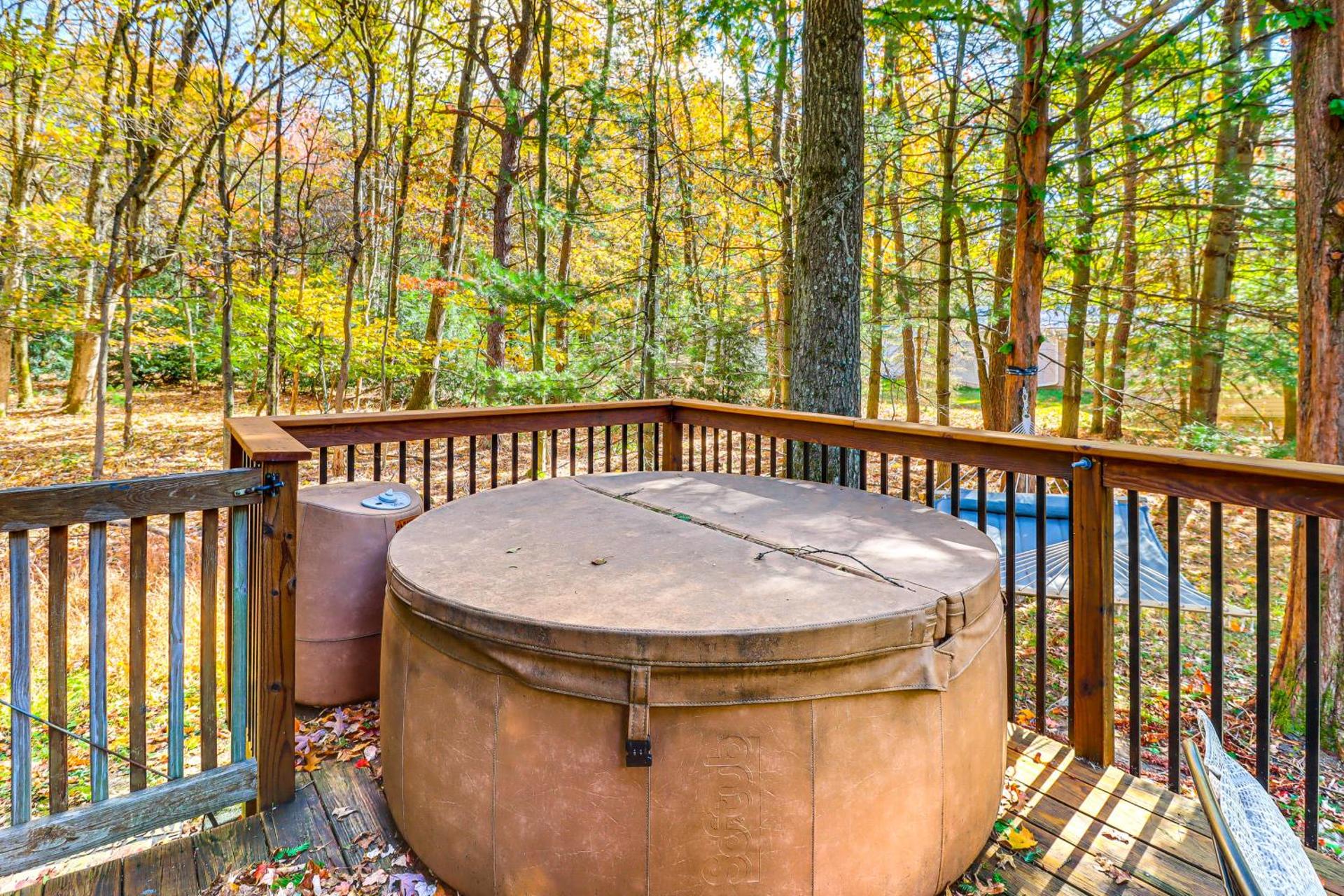 Peaceful Pocono Gem! Cabin 6 Mi to Dtwn Jim Thorpe