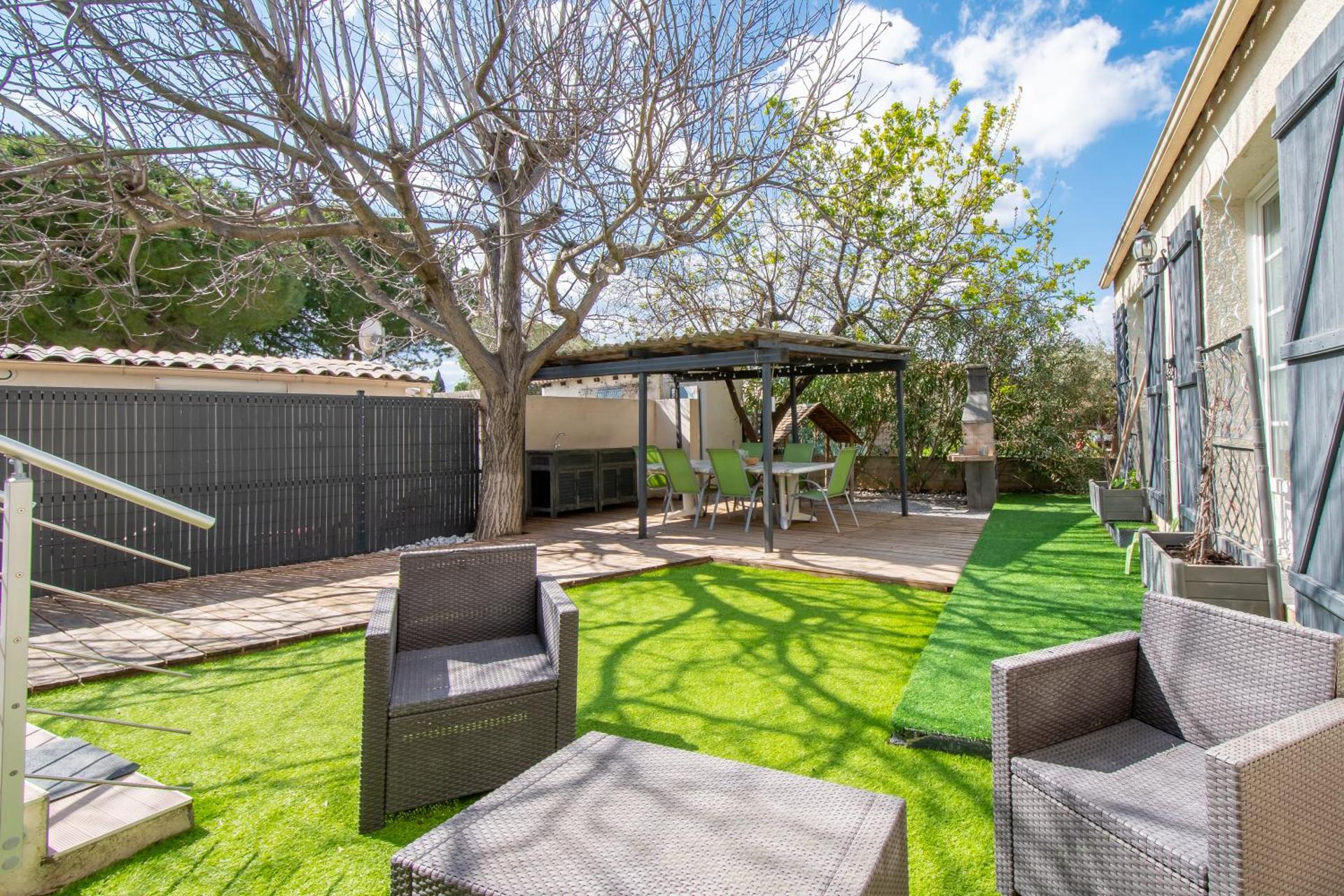 GuestHouse La Costière - logements indépendants - espace piscine jacuzzi