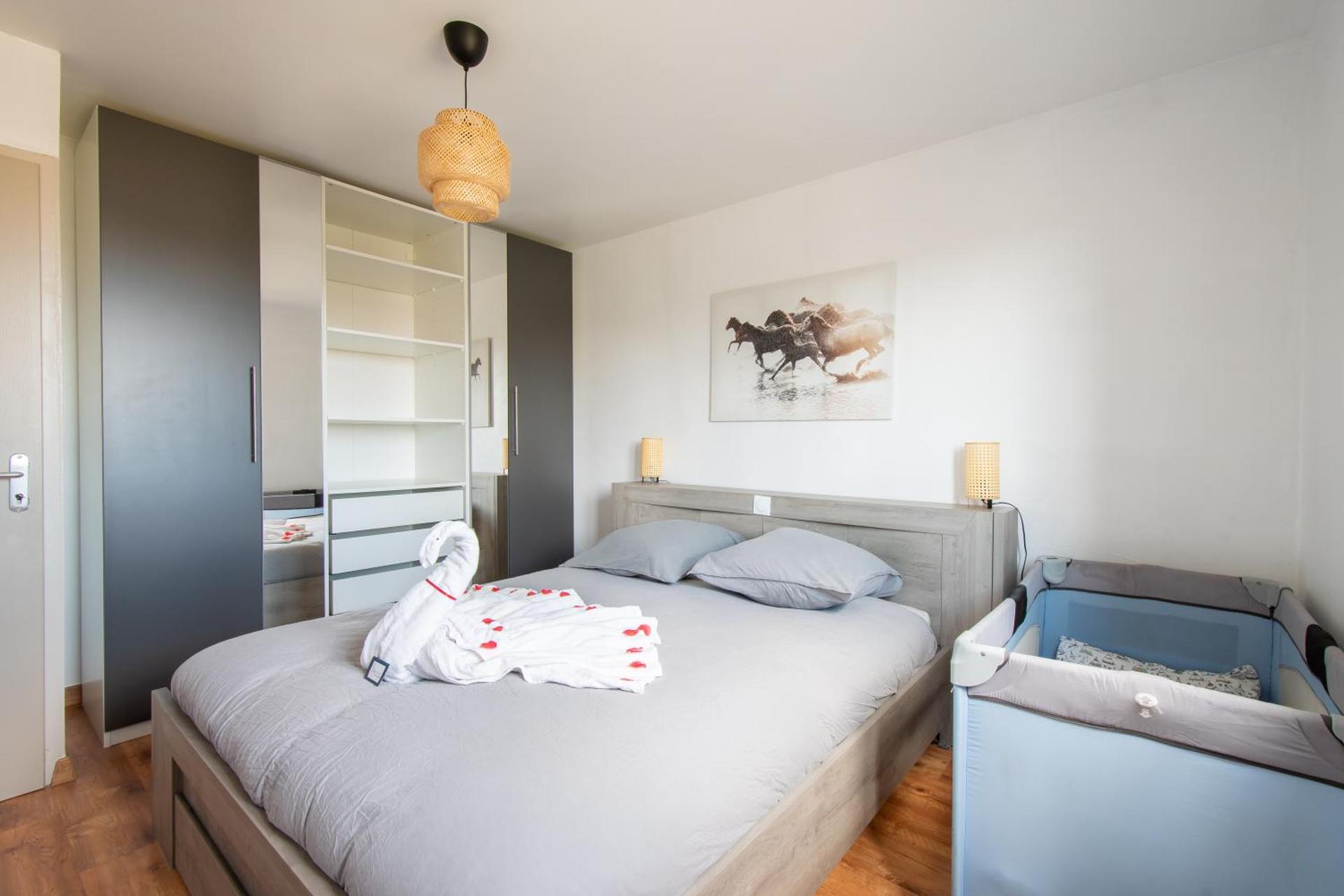 GuestHouse La Costière - logements indépendants - espace piscine jacuzzi