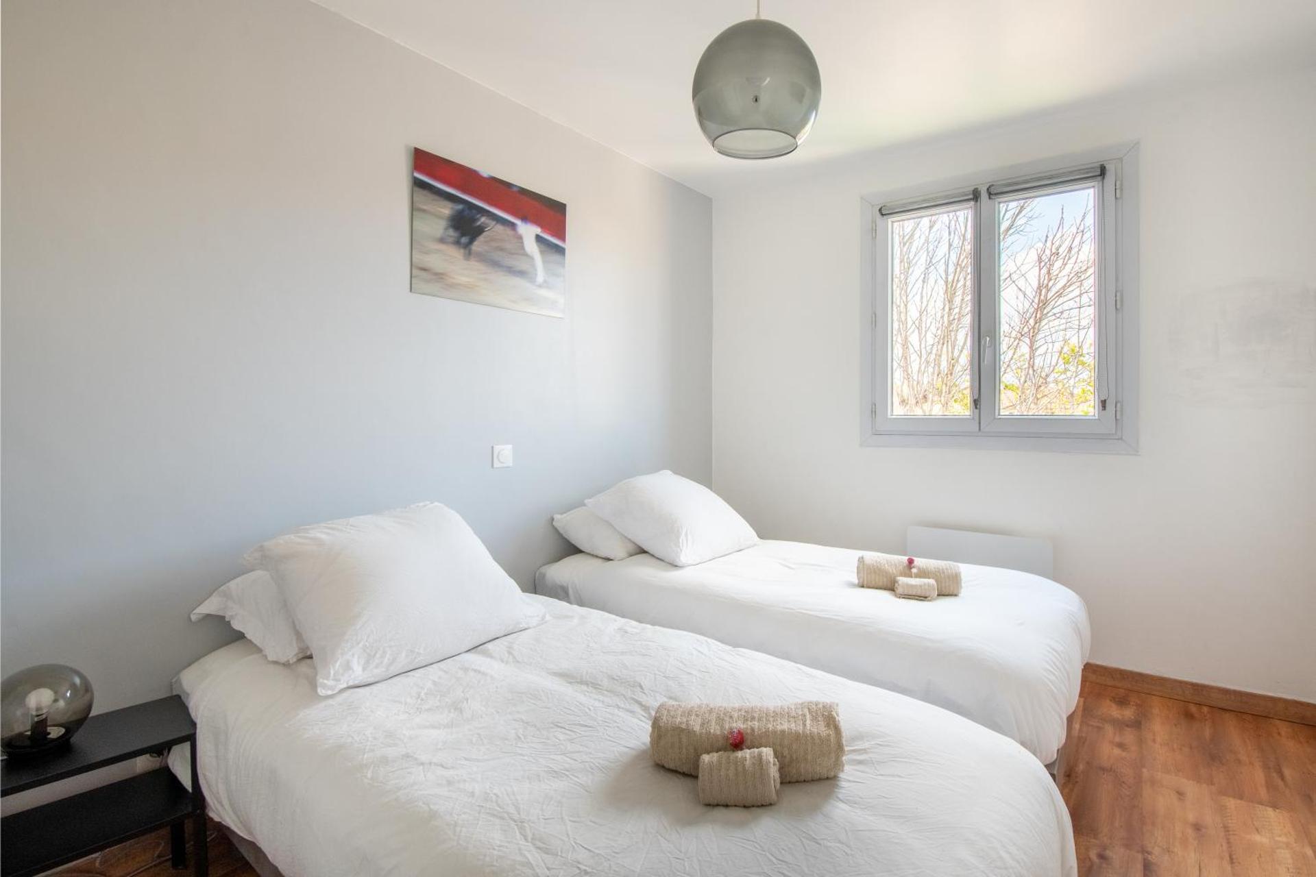 GuestHouse La Costière - logements indépendants - espace piscine jacuzzi