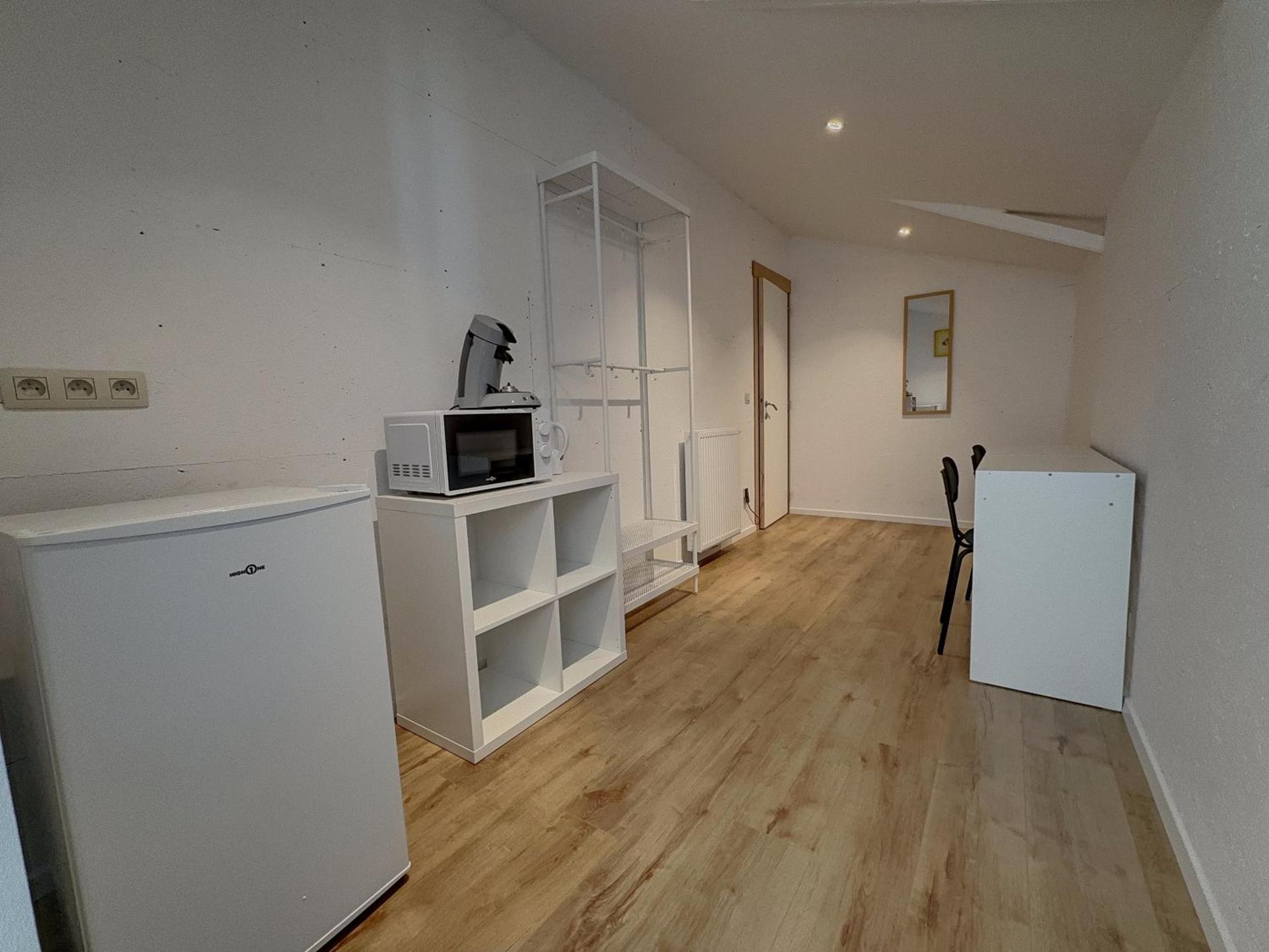 Jean 1B Brussels-Charleroi-Airport