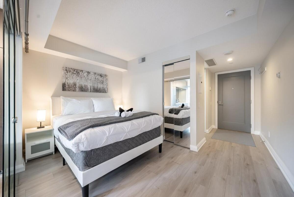 Discounted Elegant Yorkville Suite