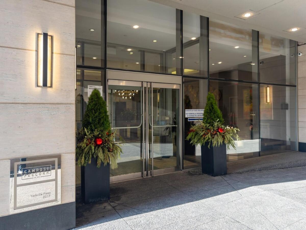 Discounted Elegant Yorkville Suite