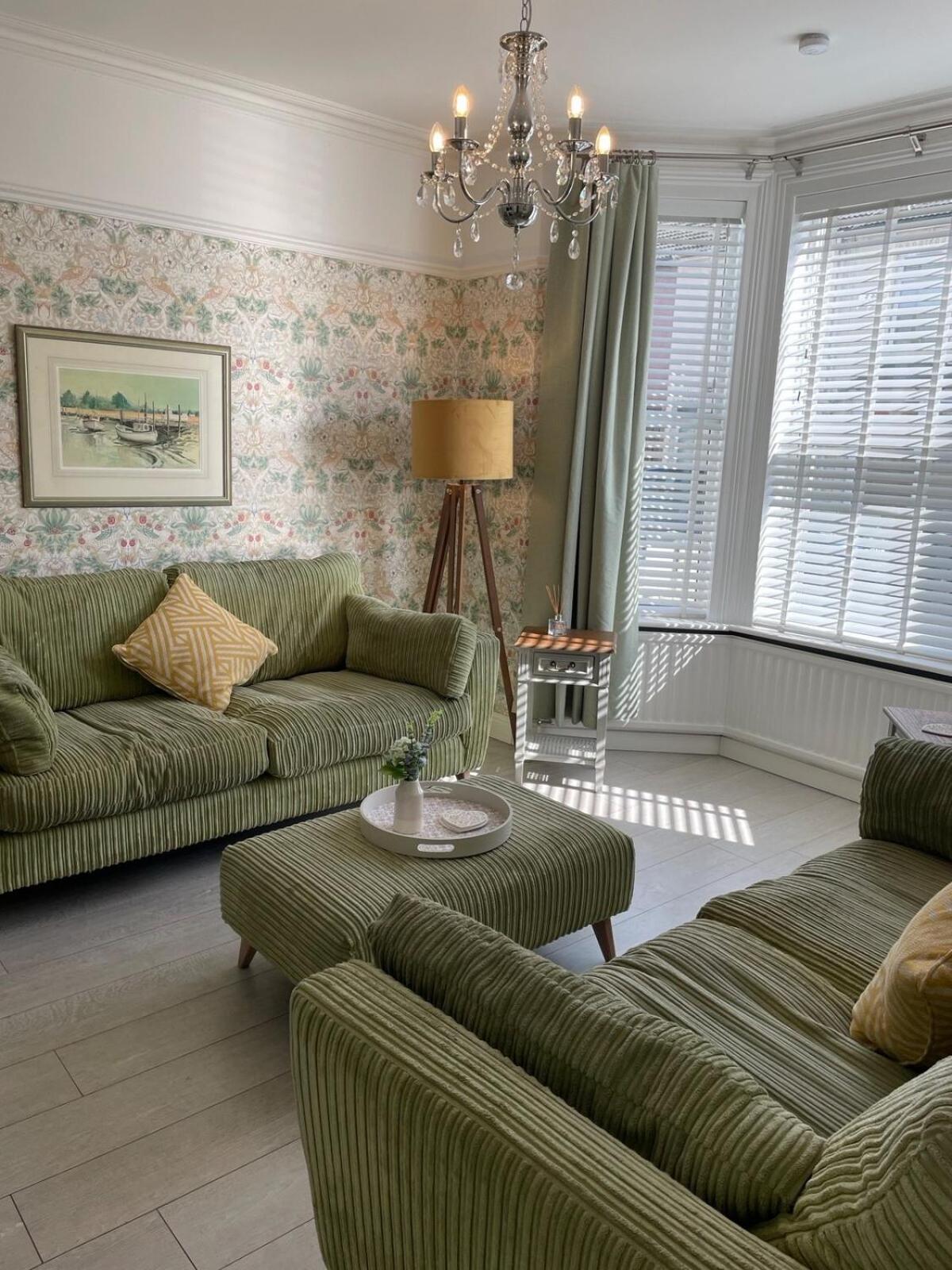 Beautiful 3 bedroom house close to Lowestofts south beach