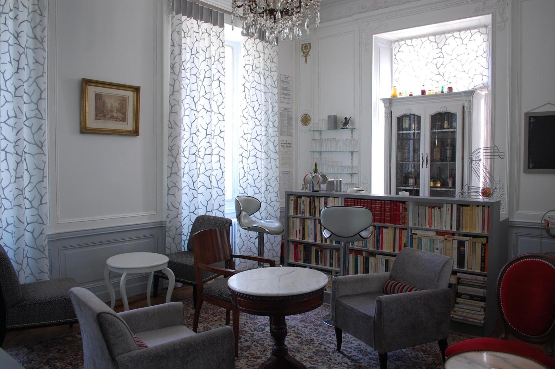 Communal lounge/ TV room