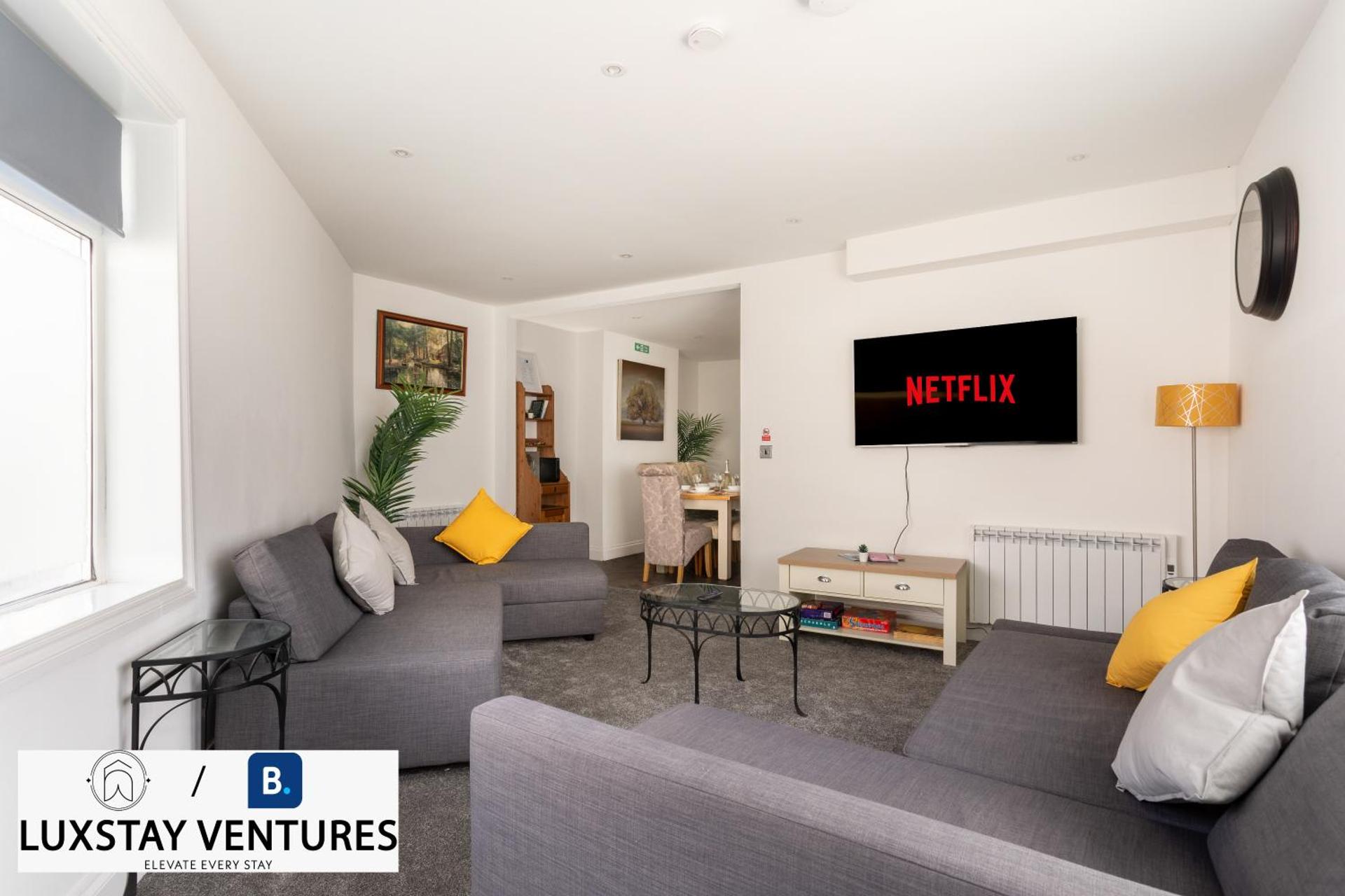 Communal lounge/ TV room