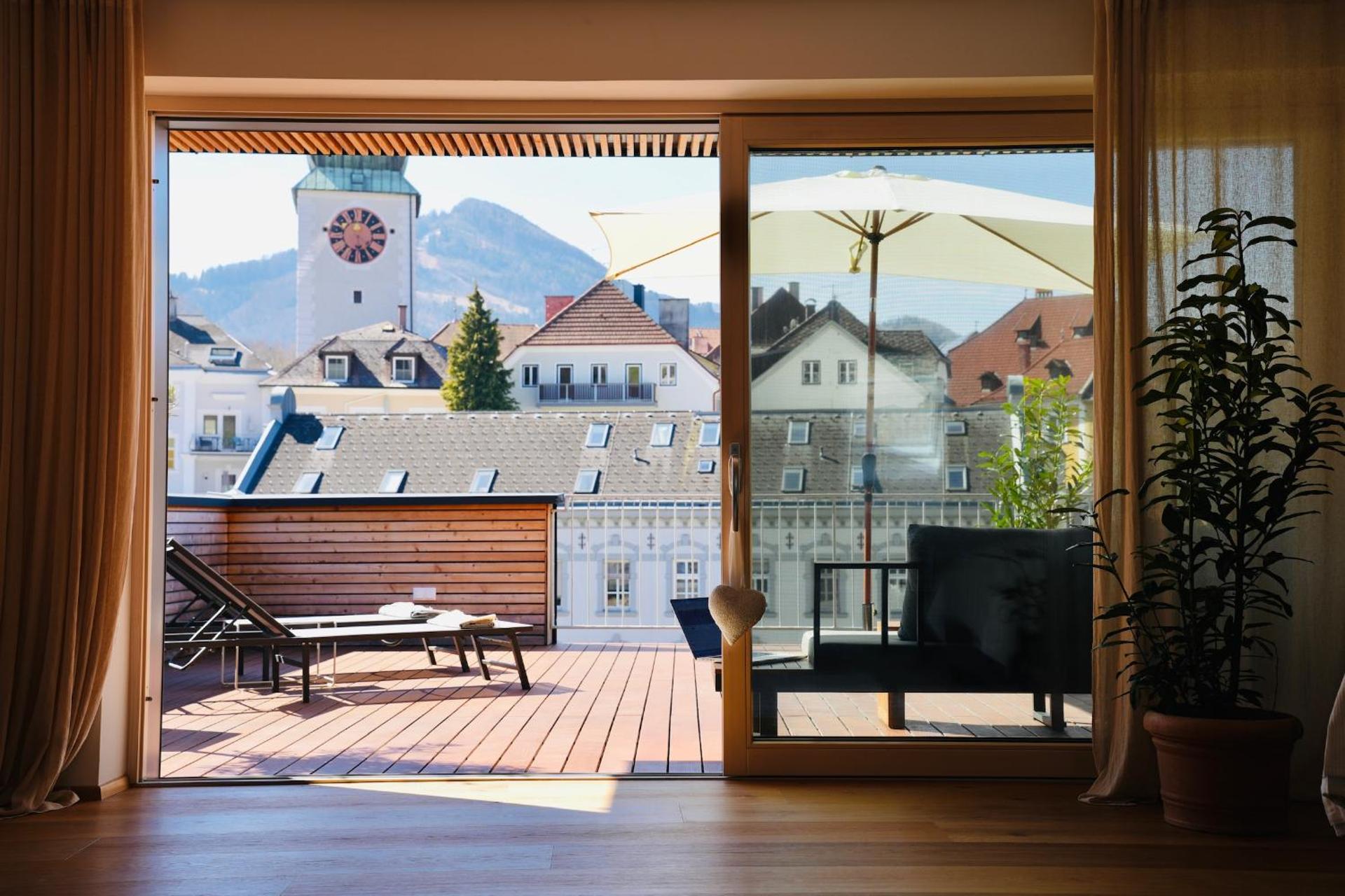 Exklusive Dachgeschoß-Suite mit Sauna & Terrasse