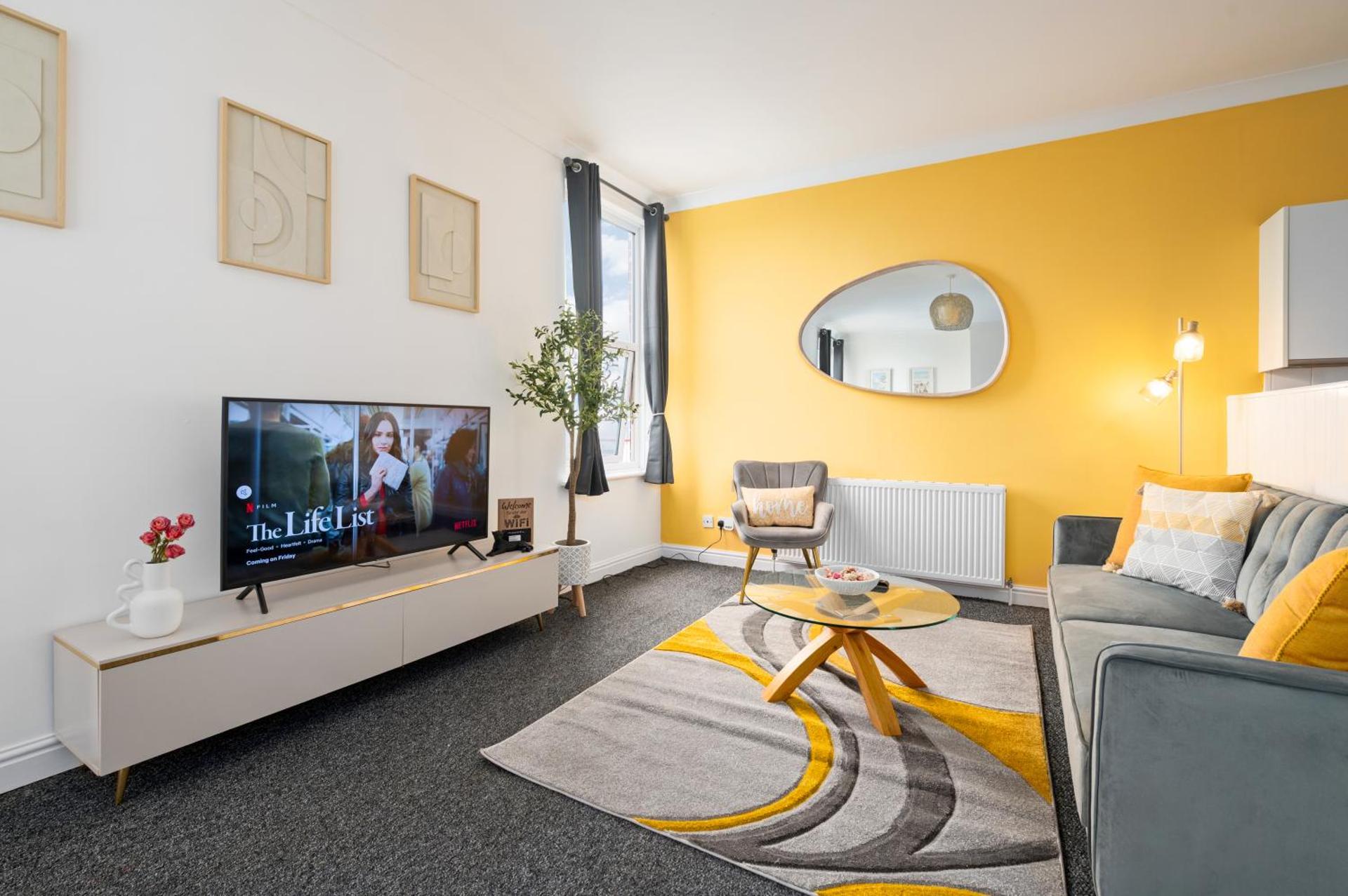 Luxury Apartment by the Sea