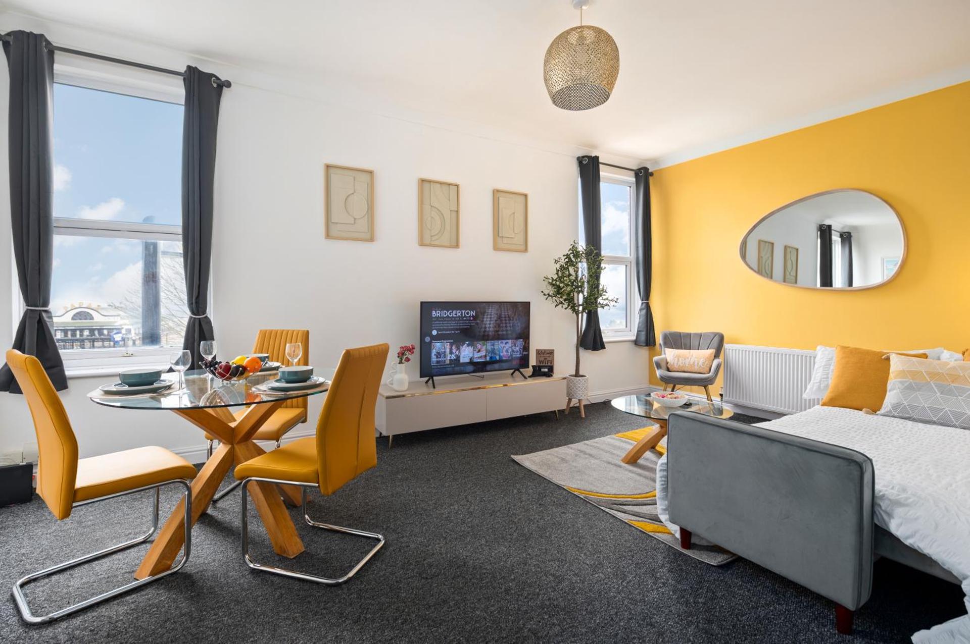 Luxury Apartment by the Sea