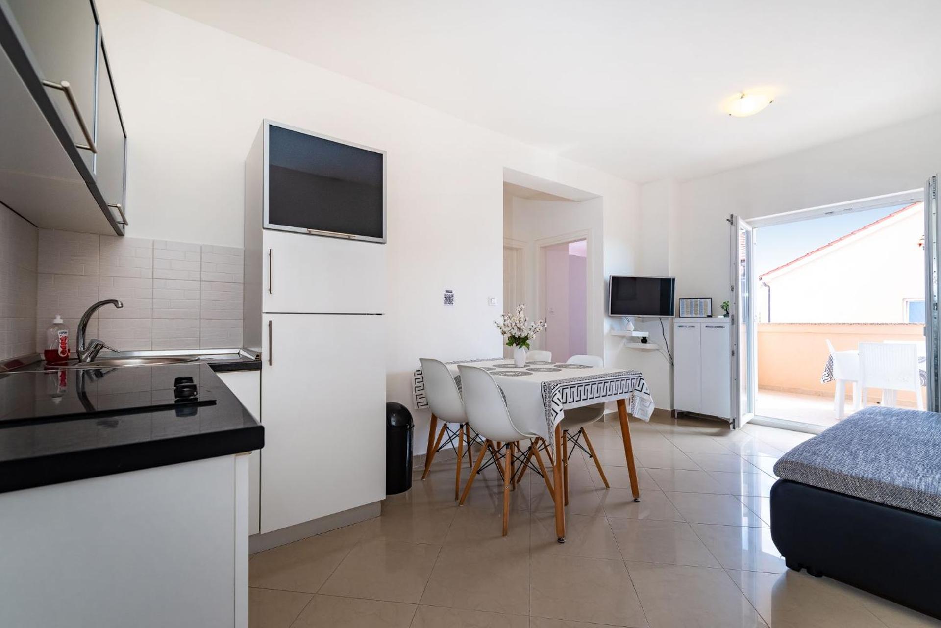 Dimmy Apartments Near The Sea