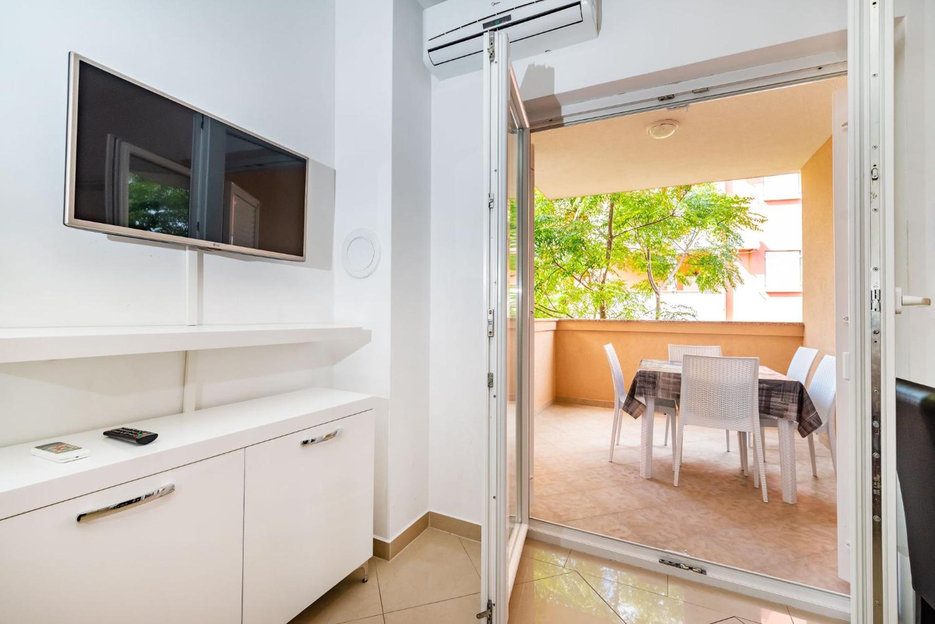 Dimmy Apartments Near The Sea