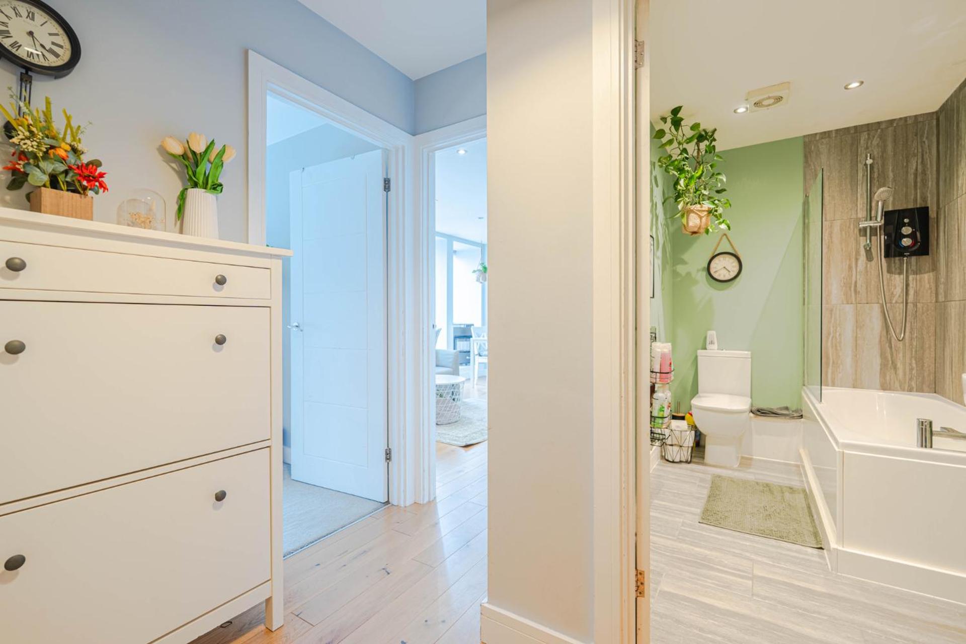 Stunning Bright Two Bedroom Apartment In Southbourne