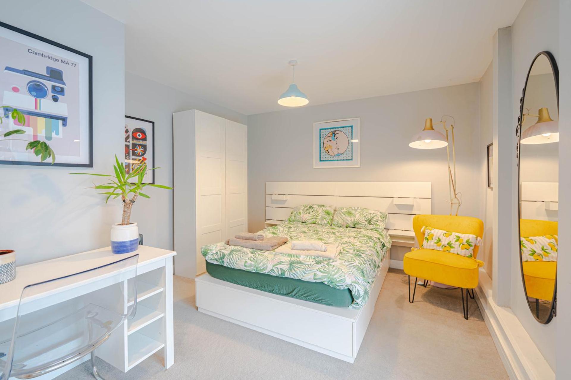 Stunning Bright Two Bedroom Apartment In Southbourne