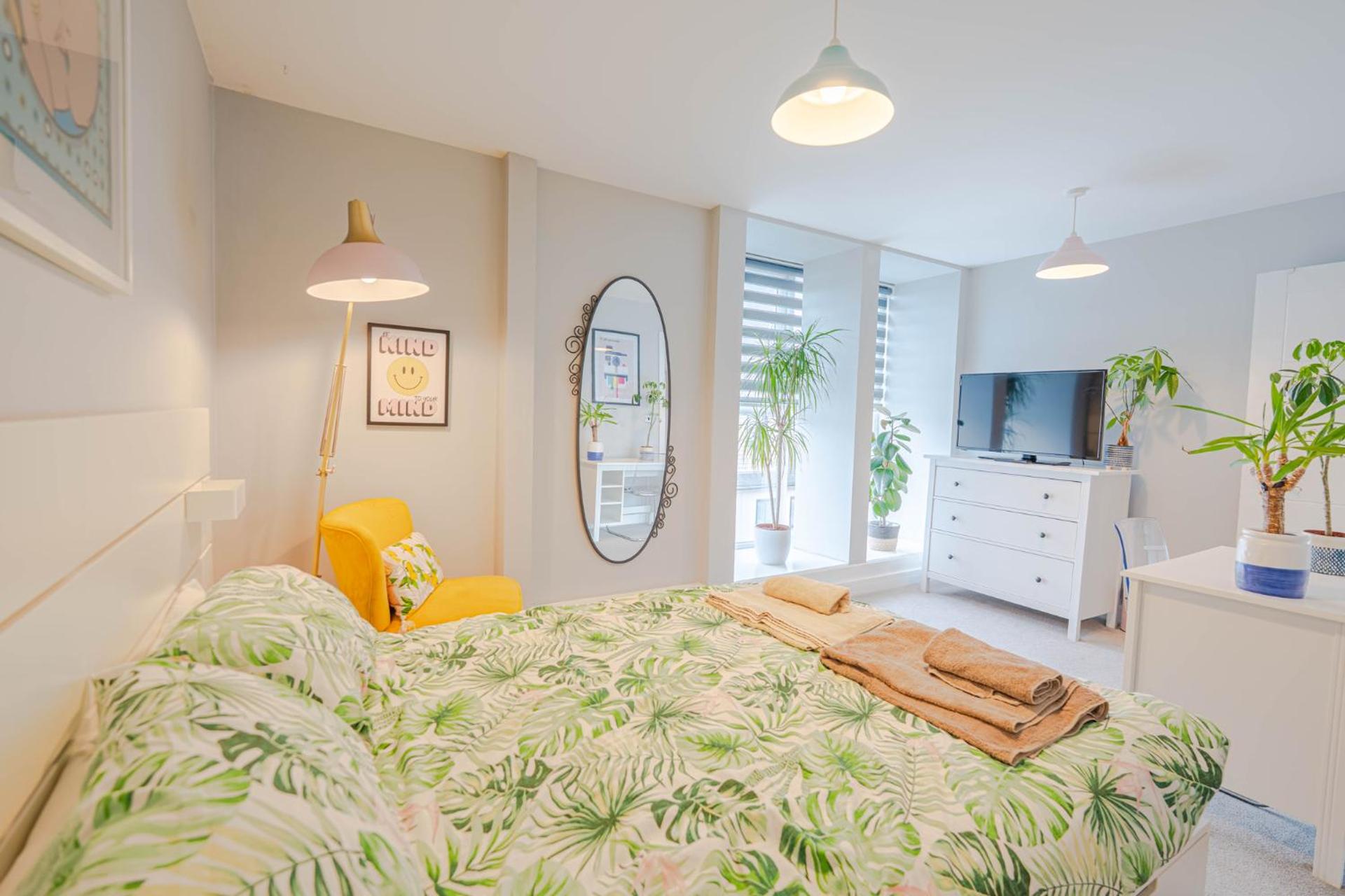 Stunning Bright Two Bedroom Apartment In Southbourne