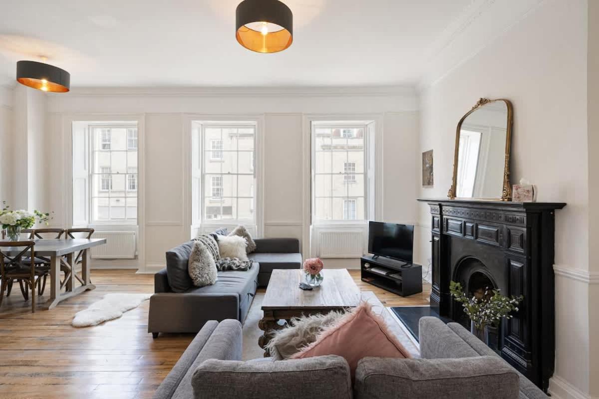 Large Luxury City Centre Flat with Balcony