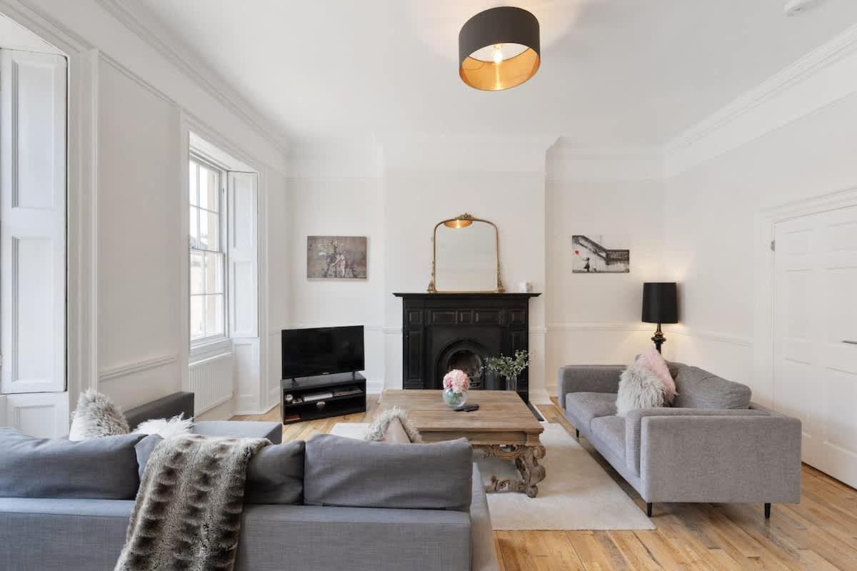 Large Luxury City Centre Flat with Balcony