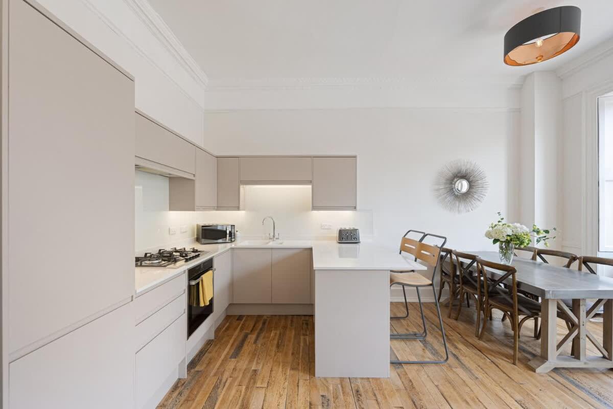 Large Luxury City Centre Flat with Balcony