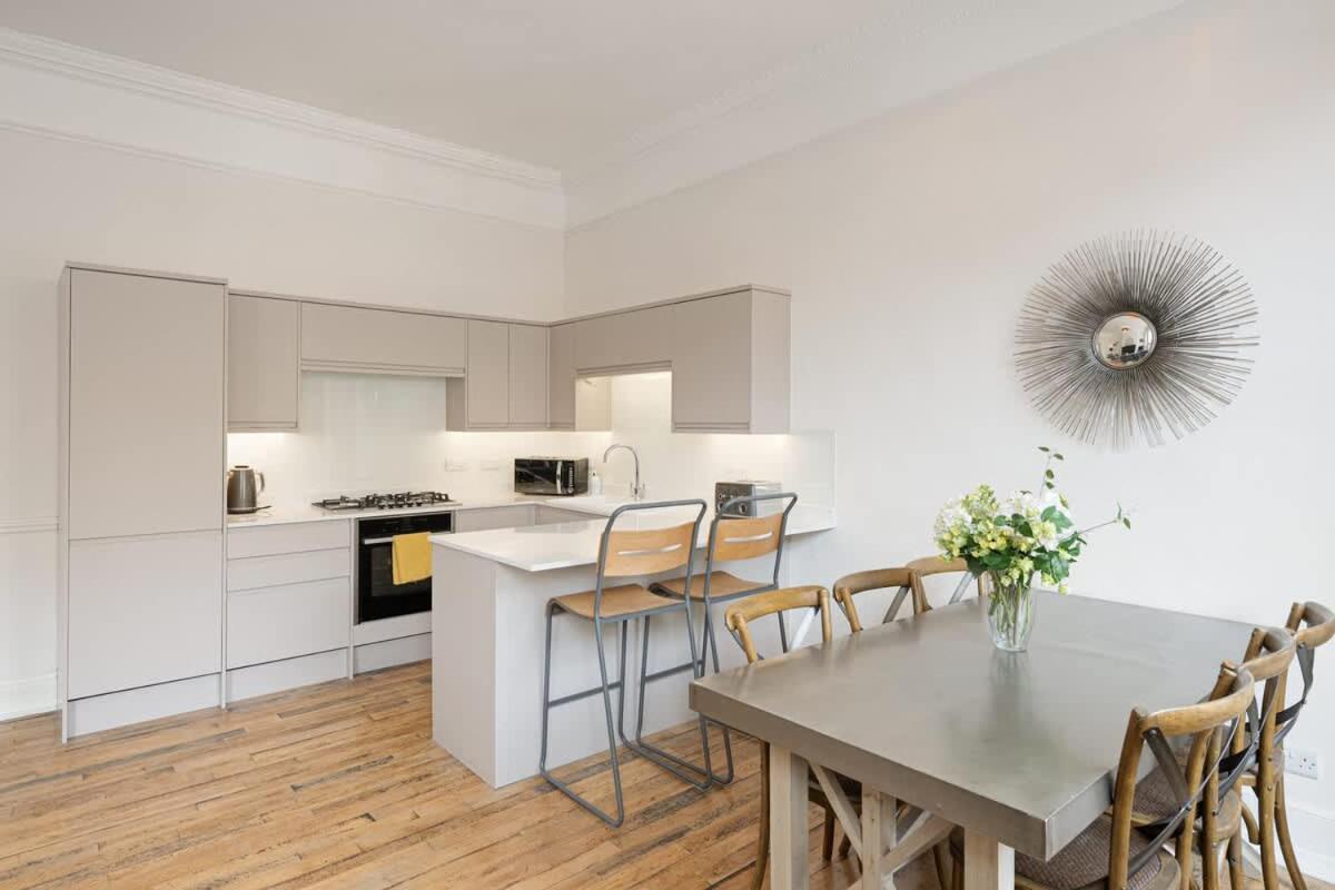 Large Luxury City Centre Flat with Balcony