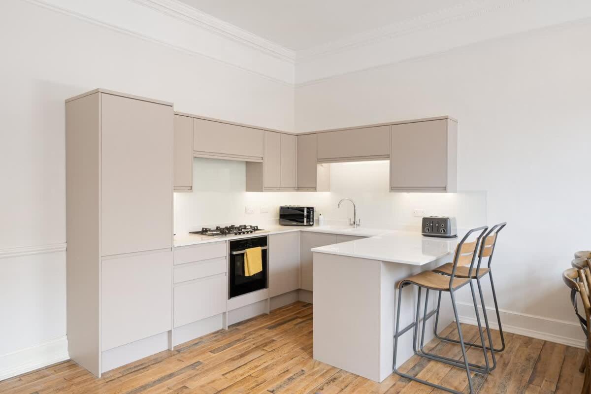 Large Luxury City Centre Flat with Balcony